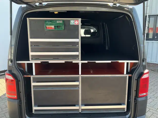 Volkswagen Transporter view 5