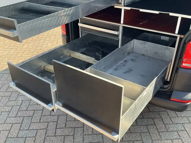 Volkswagen Transporter view 9