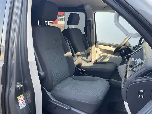 Volkswagen Transporter view 12
