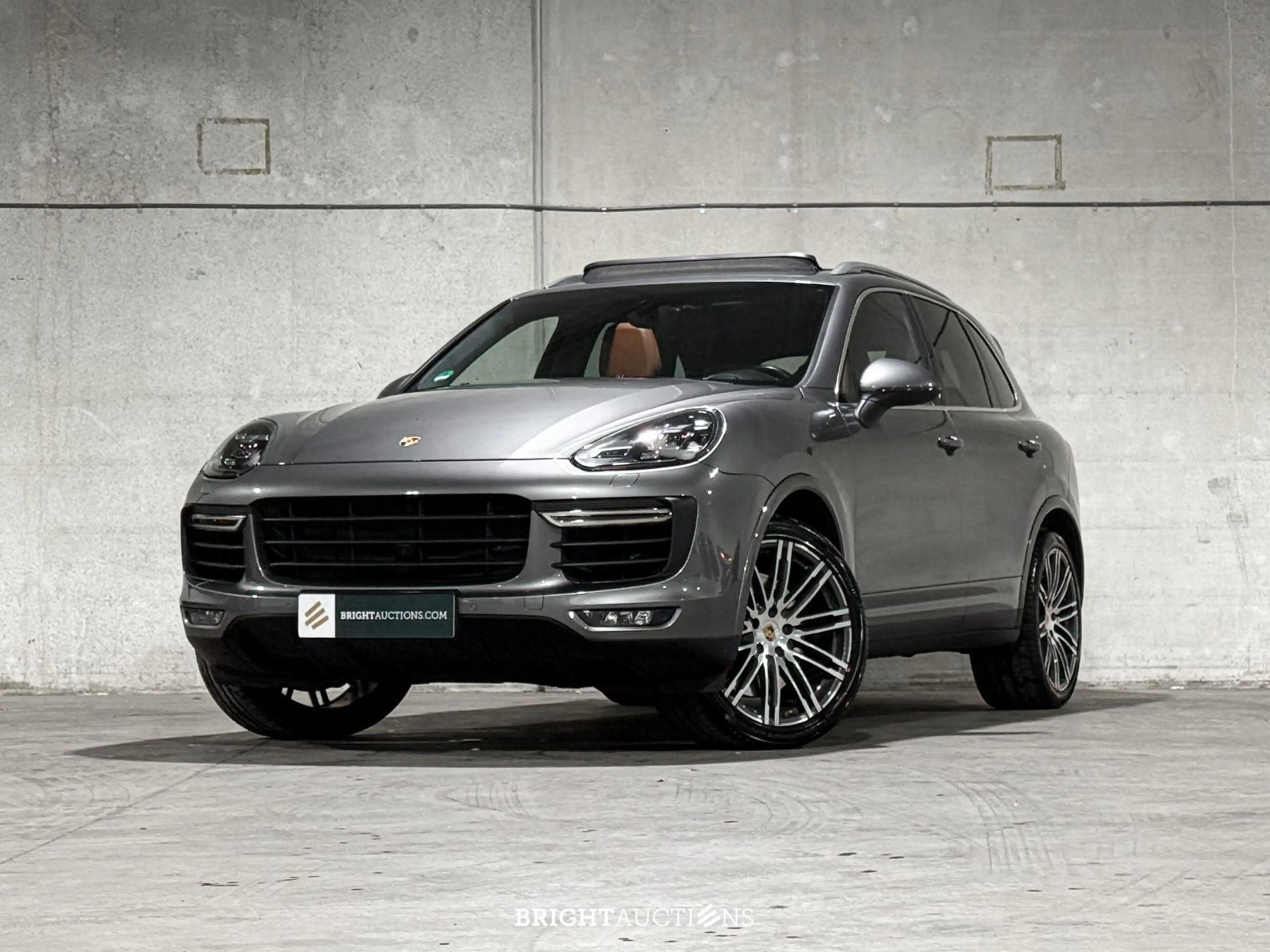 Porsche Cayenne Turbo 4.8 V8 — photo 2