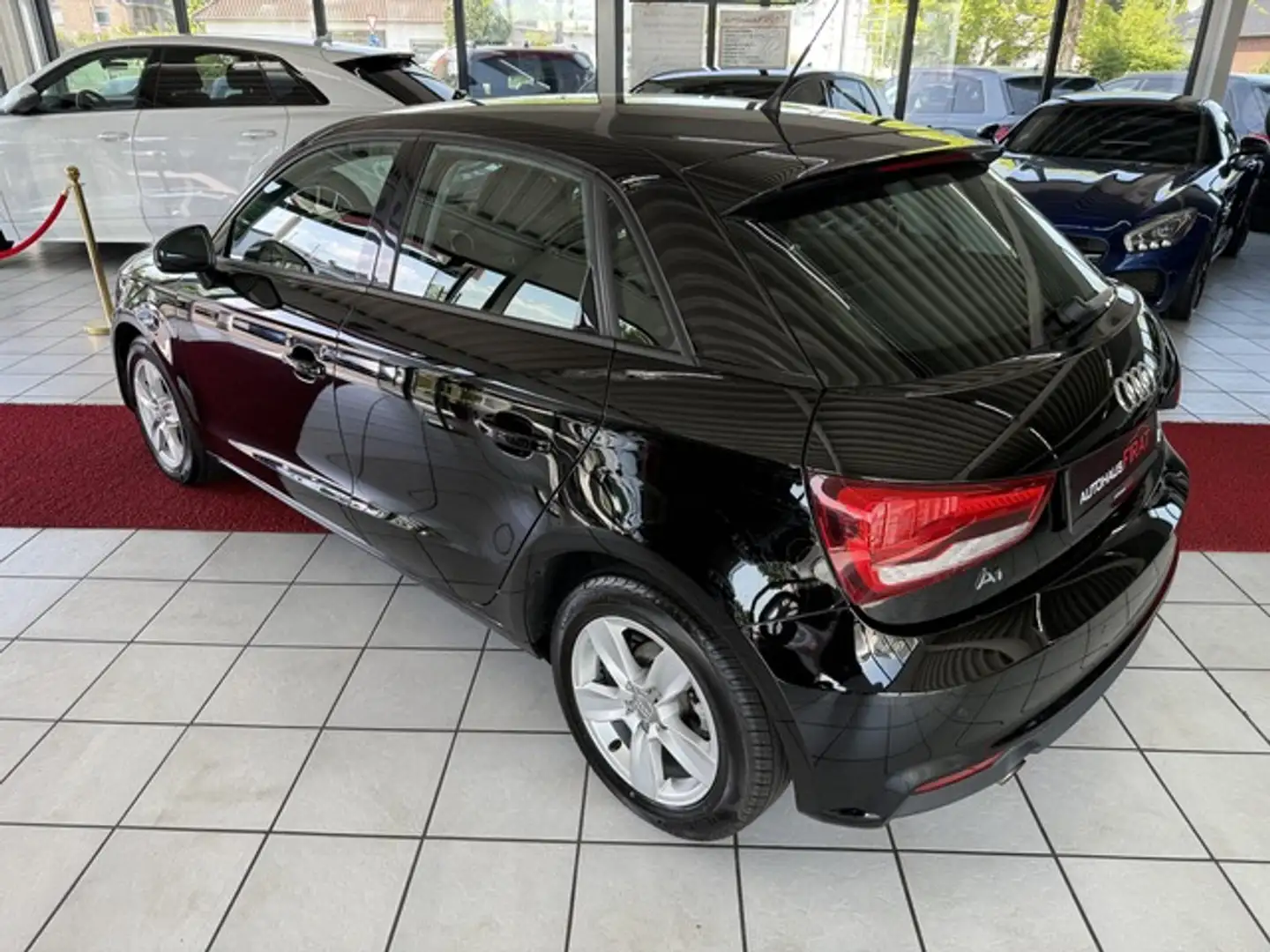 Audi A1 Sportback Navi+SHZ+Alu+PDC+Bi-Xenon Schwarz - 2