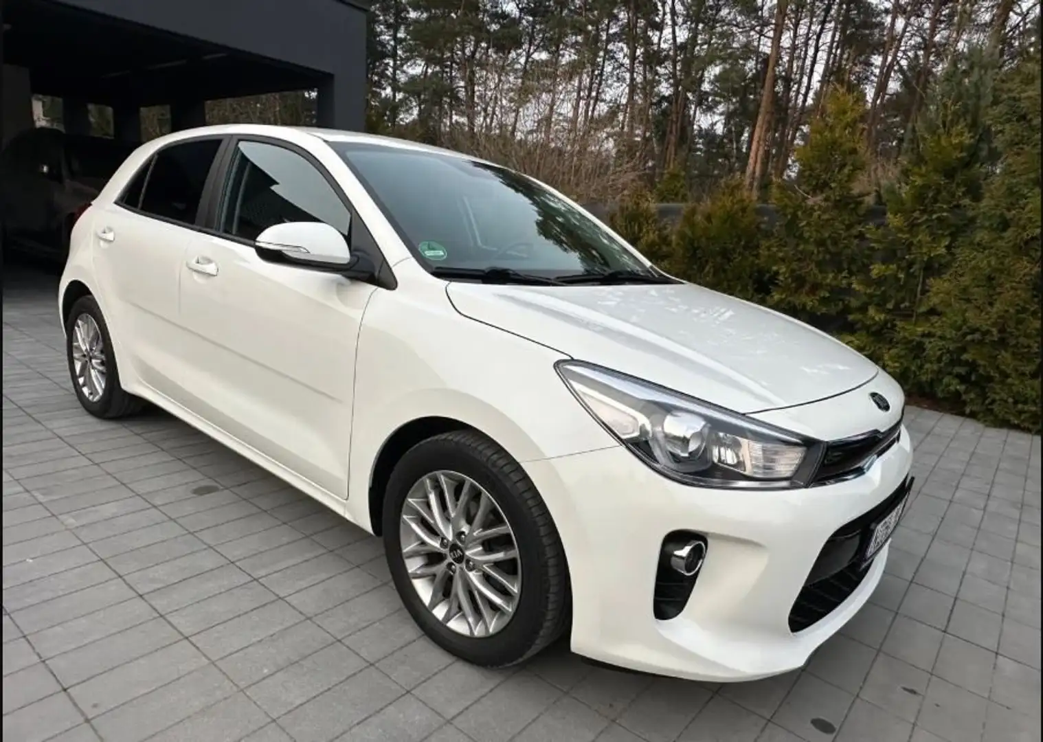 Kia Rio Rio+1.2+Dream-Team+Edition Bílá - 1
