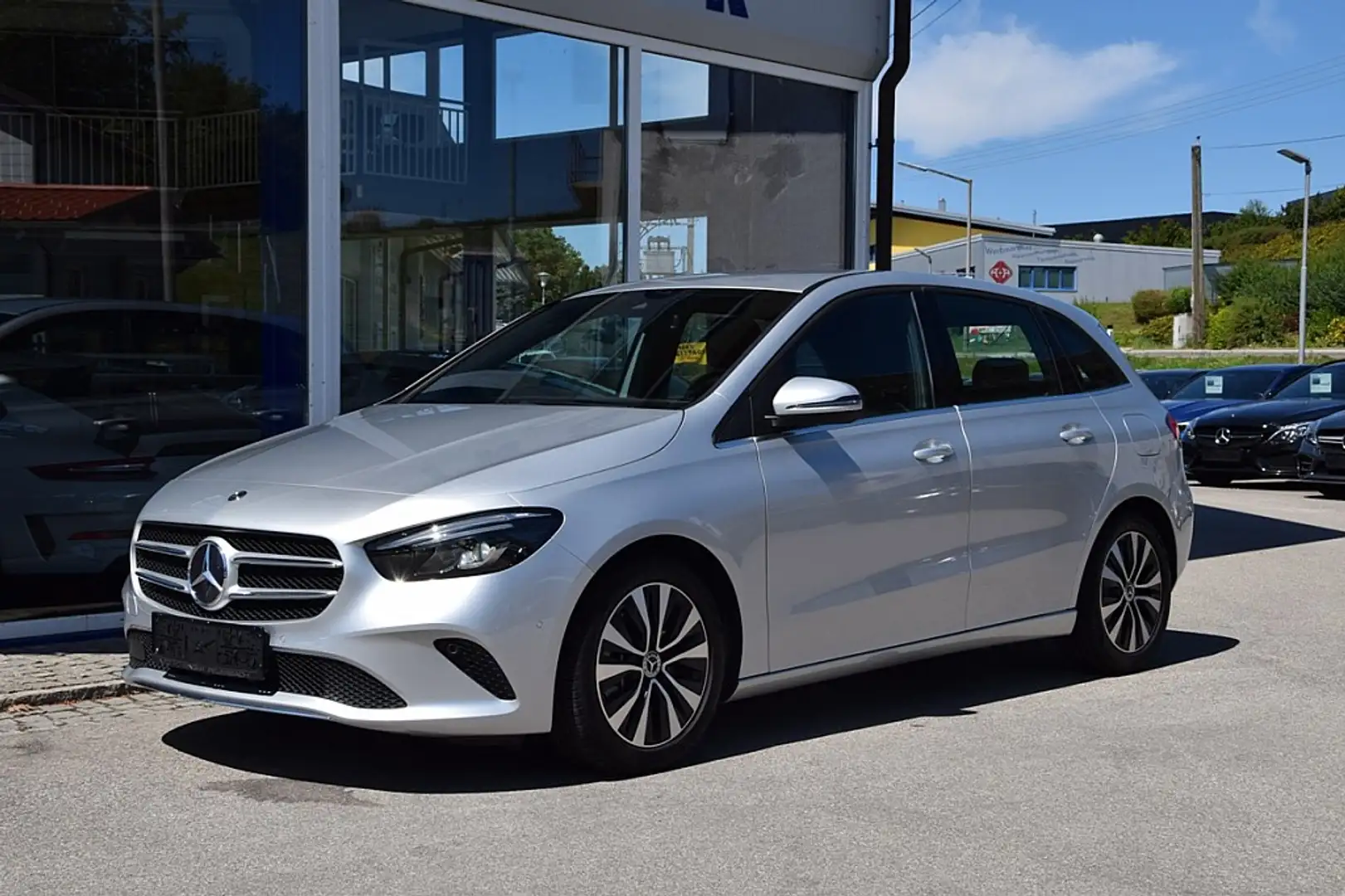 Mercedes-Benz B 250 4MATIC Aut. Silber - 2