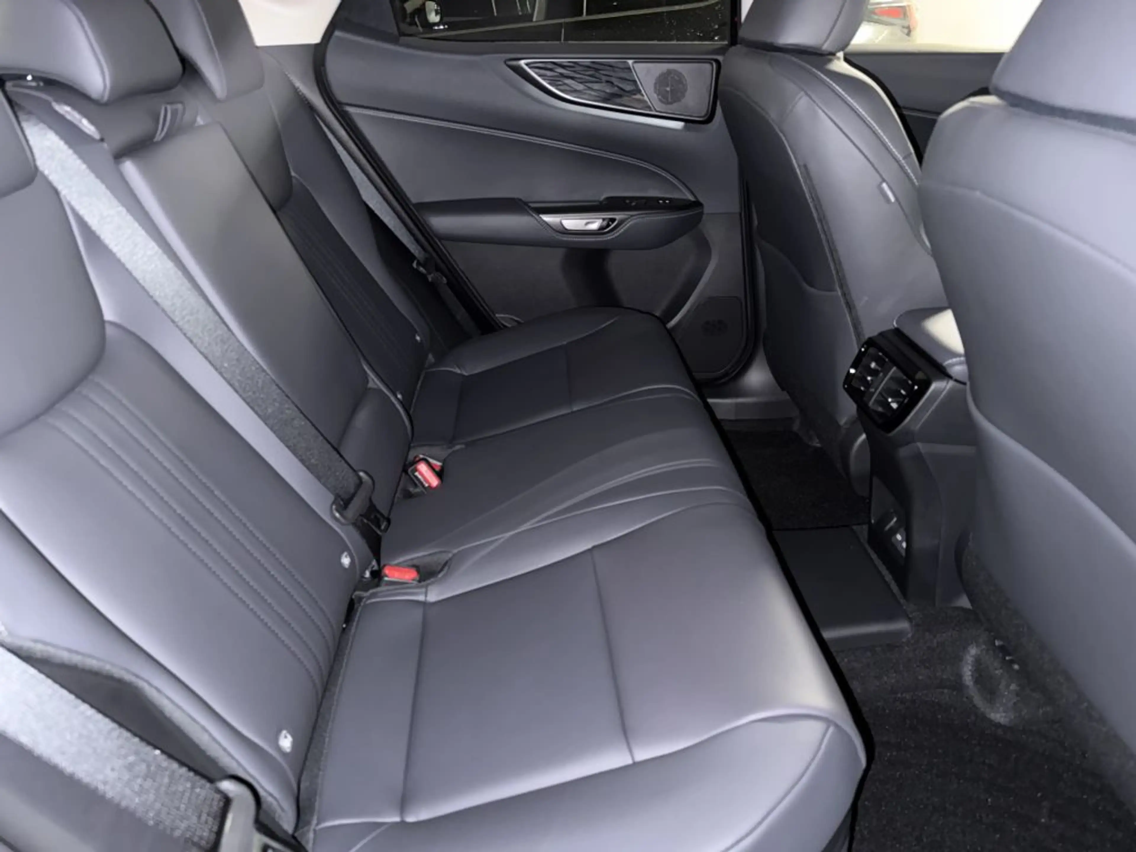 Lexus NX 450h+ E-FOUR Business Navi,ACC,Kamera,20Zoll,CarPlay,DAB — photo 11