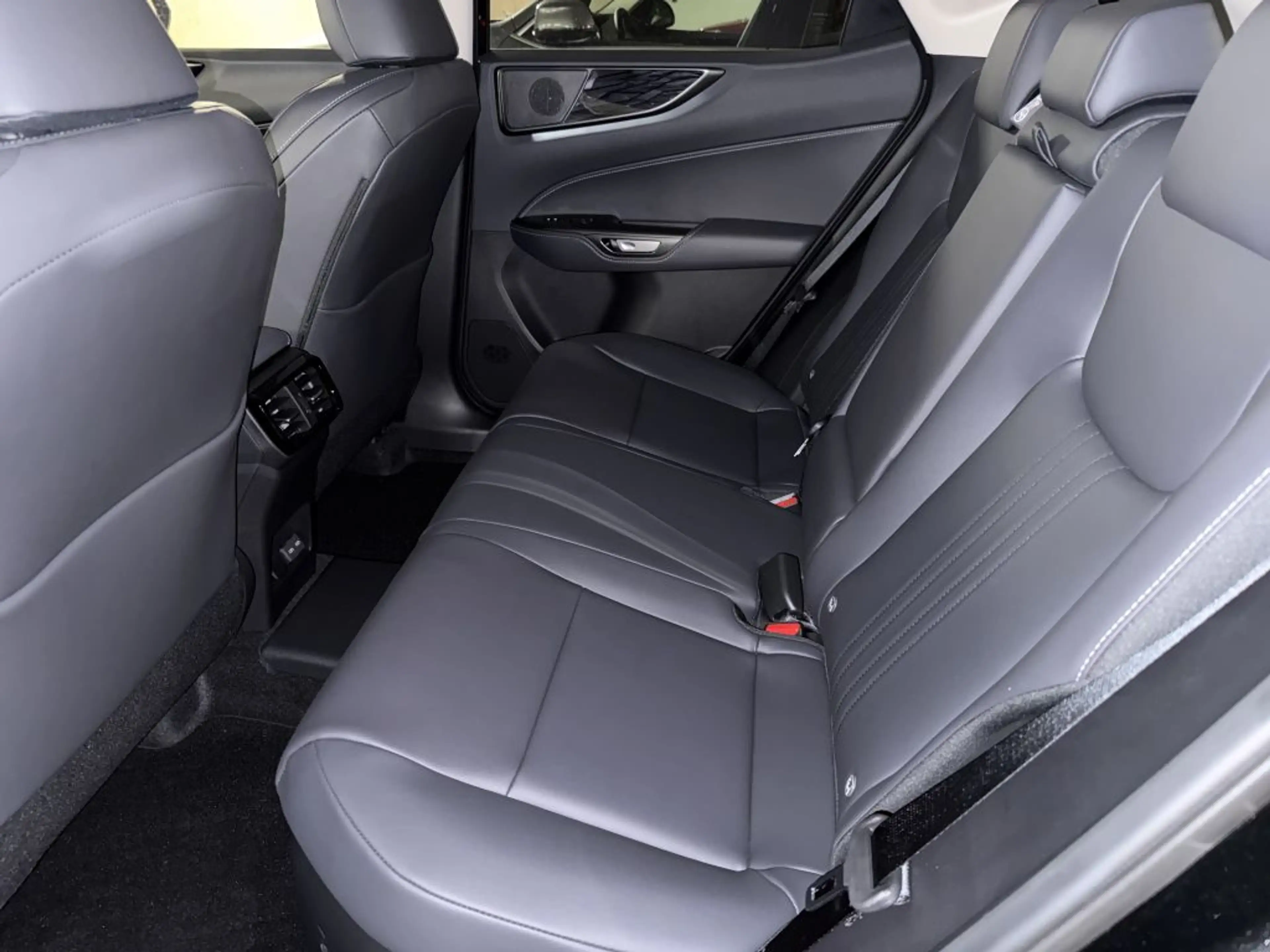 Lexus NX 450h+ E-FOUR Business Navi,ACC,Kamera,20Zoll,CarPlay,DAB — photo 10