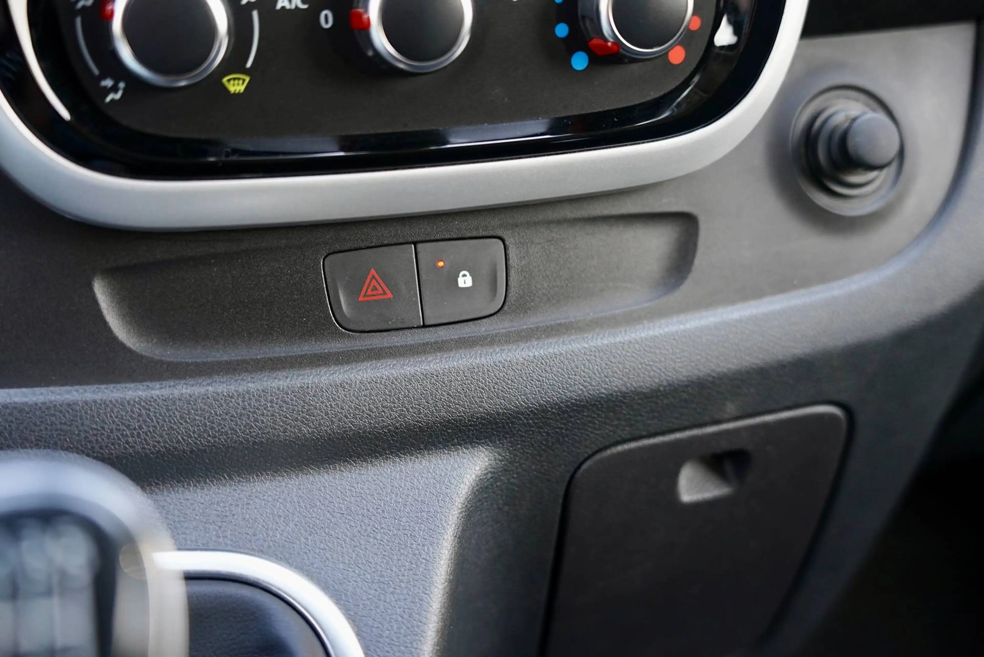 Renault Trafic 2.0 dCi 29 6 plaatsen lichte vracht — photo 25