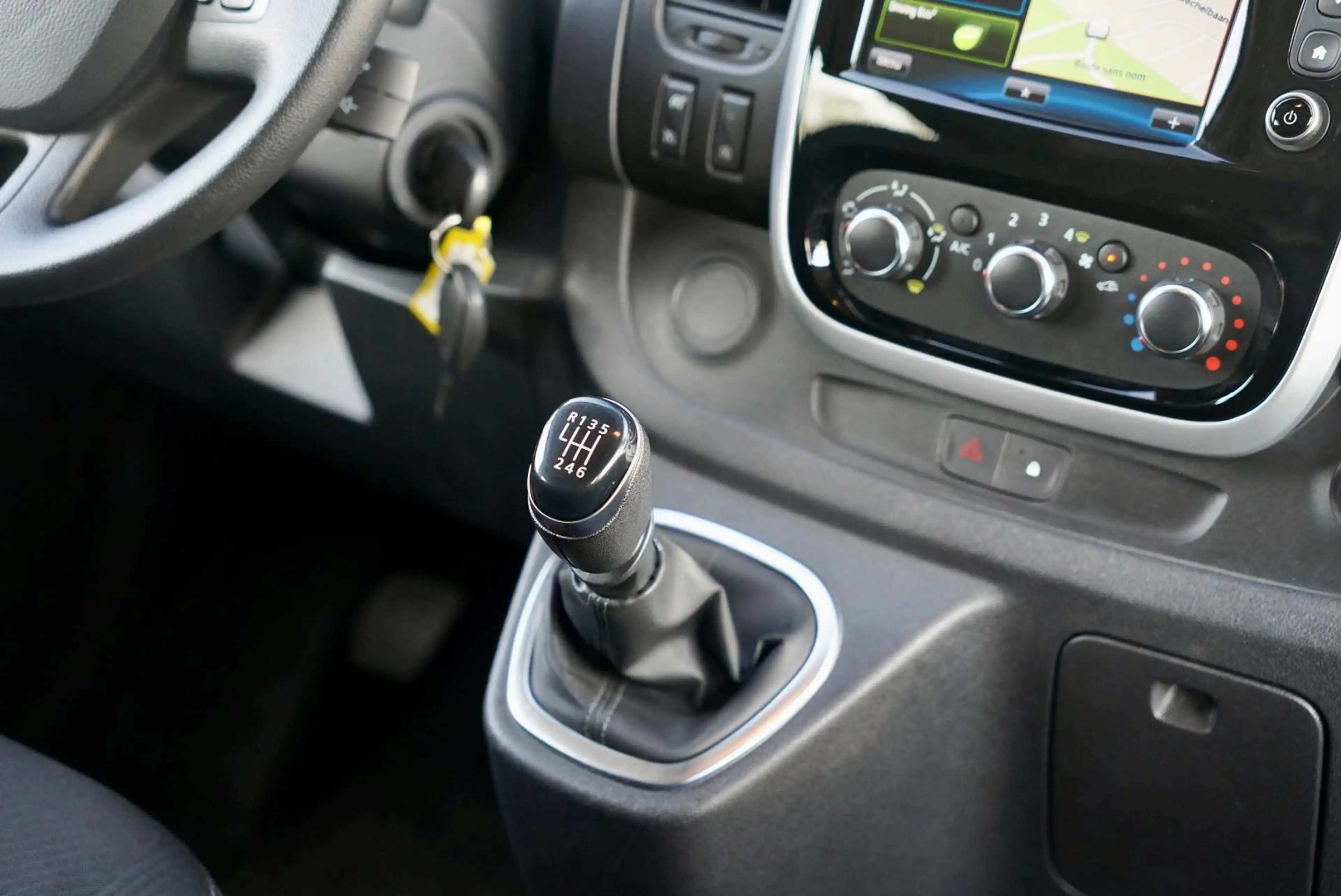 Renault Trafic 2.0 dCi 29 6 plaatsen lichte vracht — photo 26