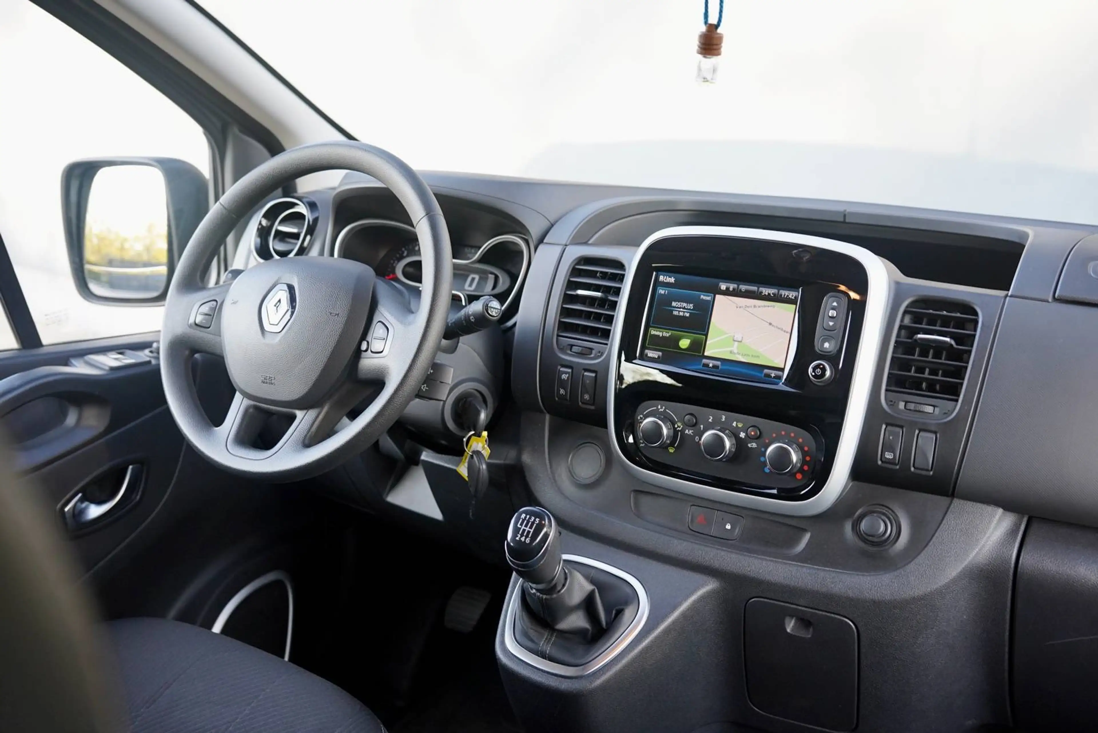Renault Trafic 2.0 dCi 29 6 plaatsen lichte vracht — photo 13