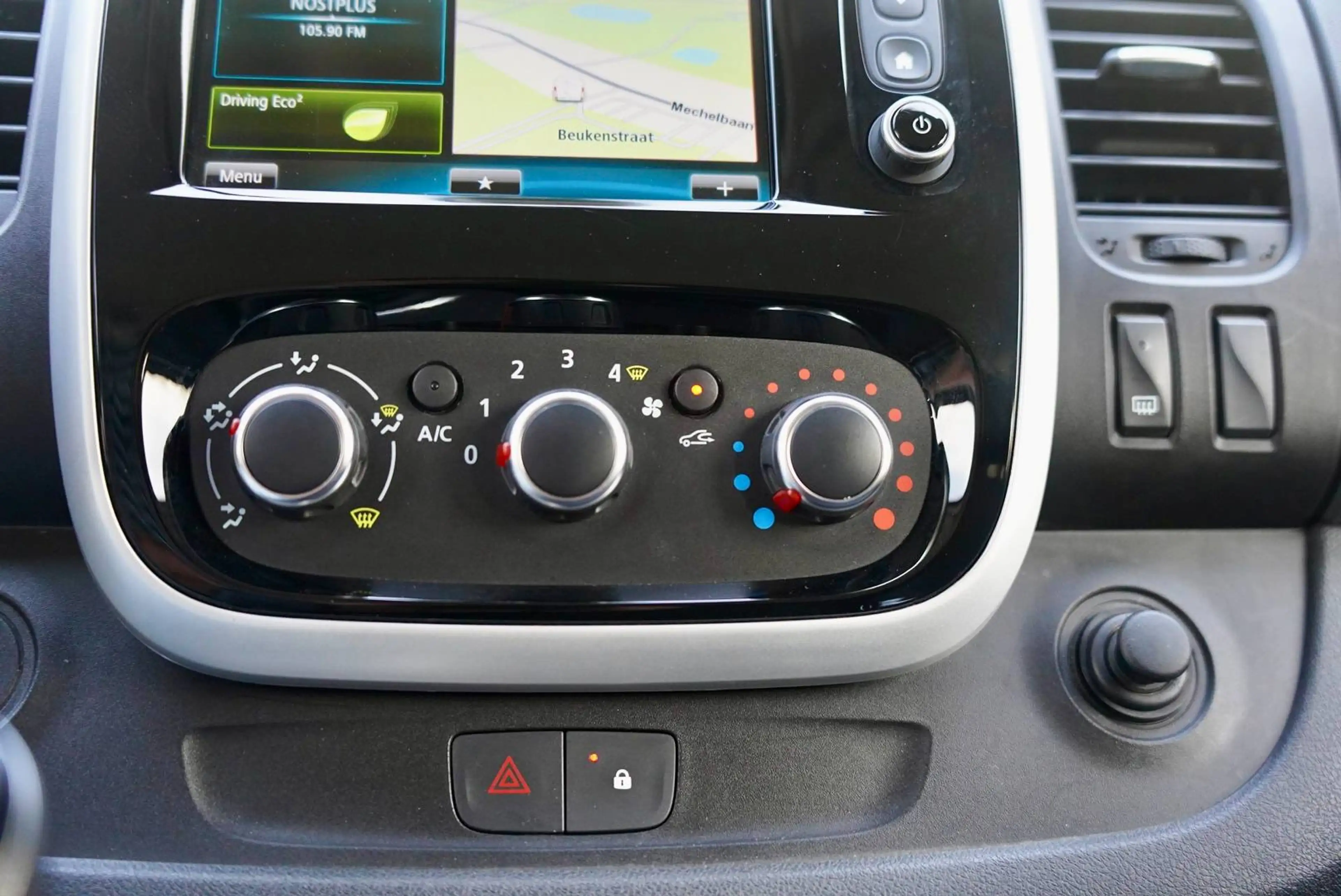 Renault Trafic 2.0 dCi 29 6 plaatsen lichte vracht — photo 24