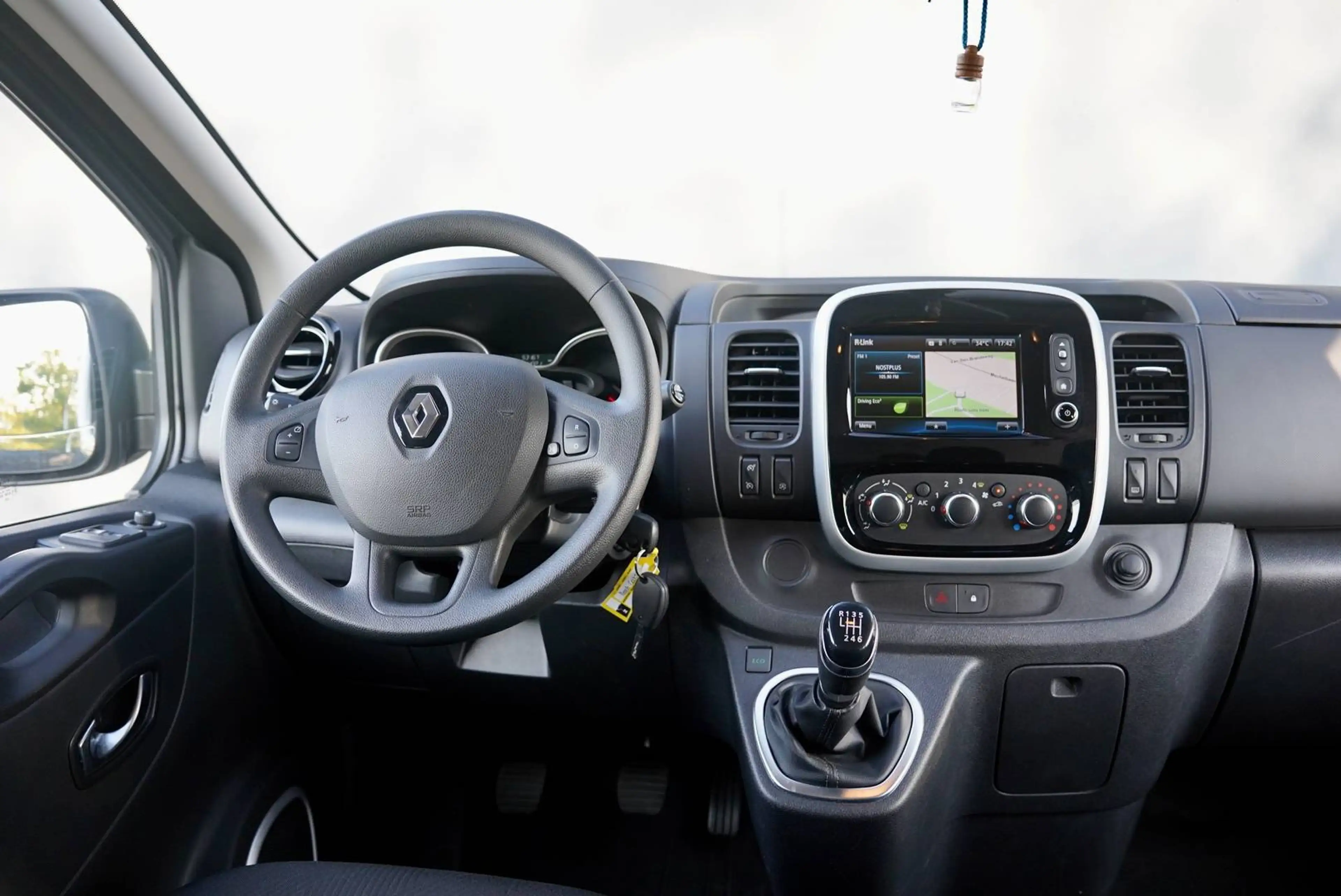 Renault Trafic 2.0 dCi 29 6 plaatsen lichte vracht — photo 11