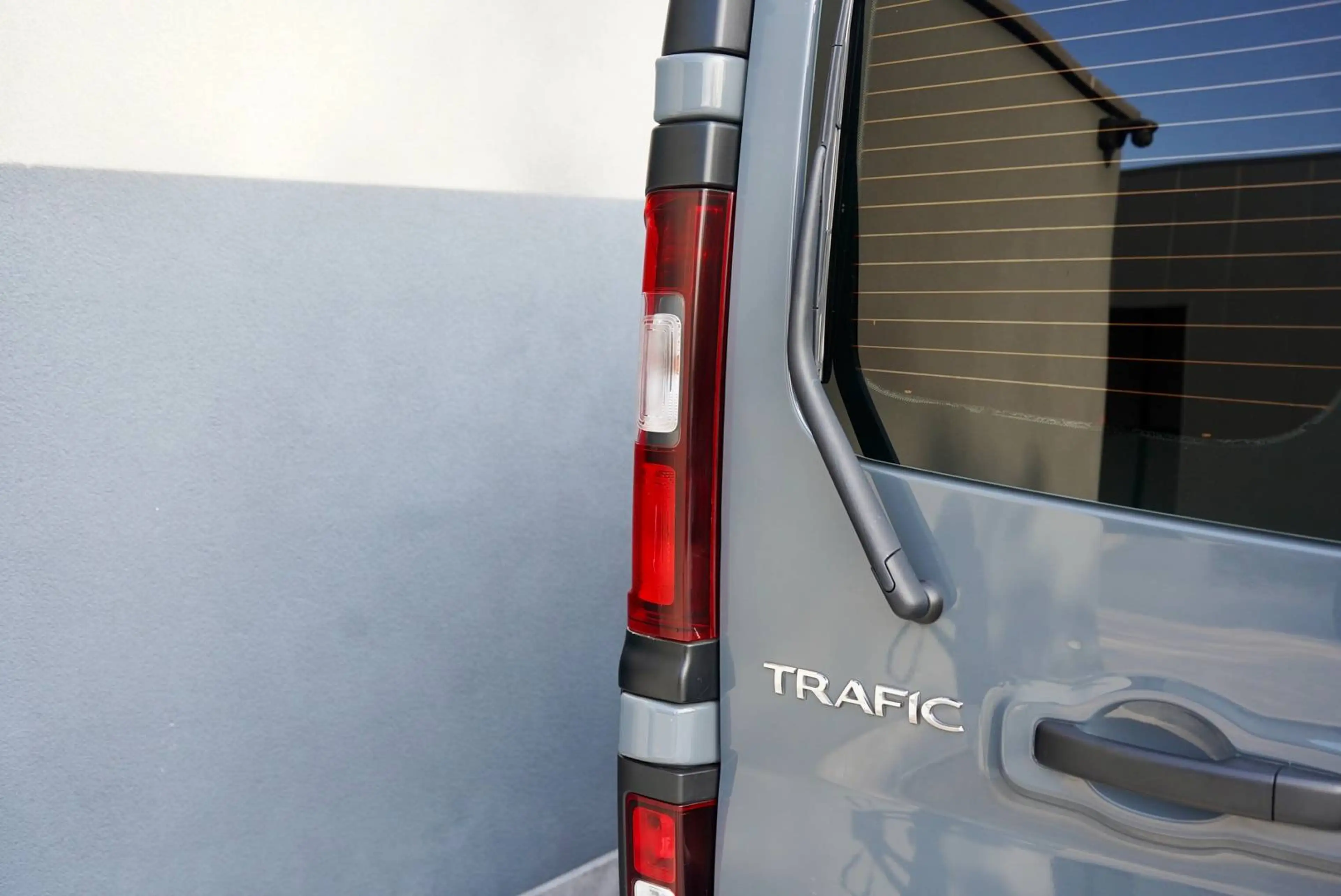 Renault Trafic 2.0 dCi 29 6 plaatsen lichte vracht — photo 8