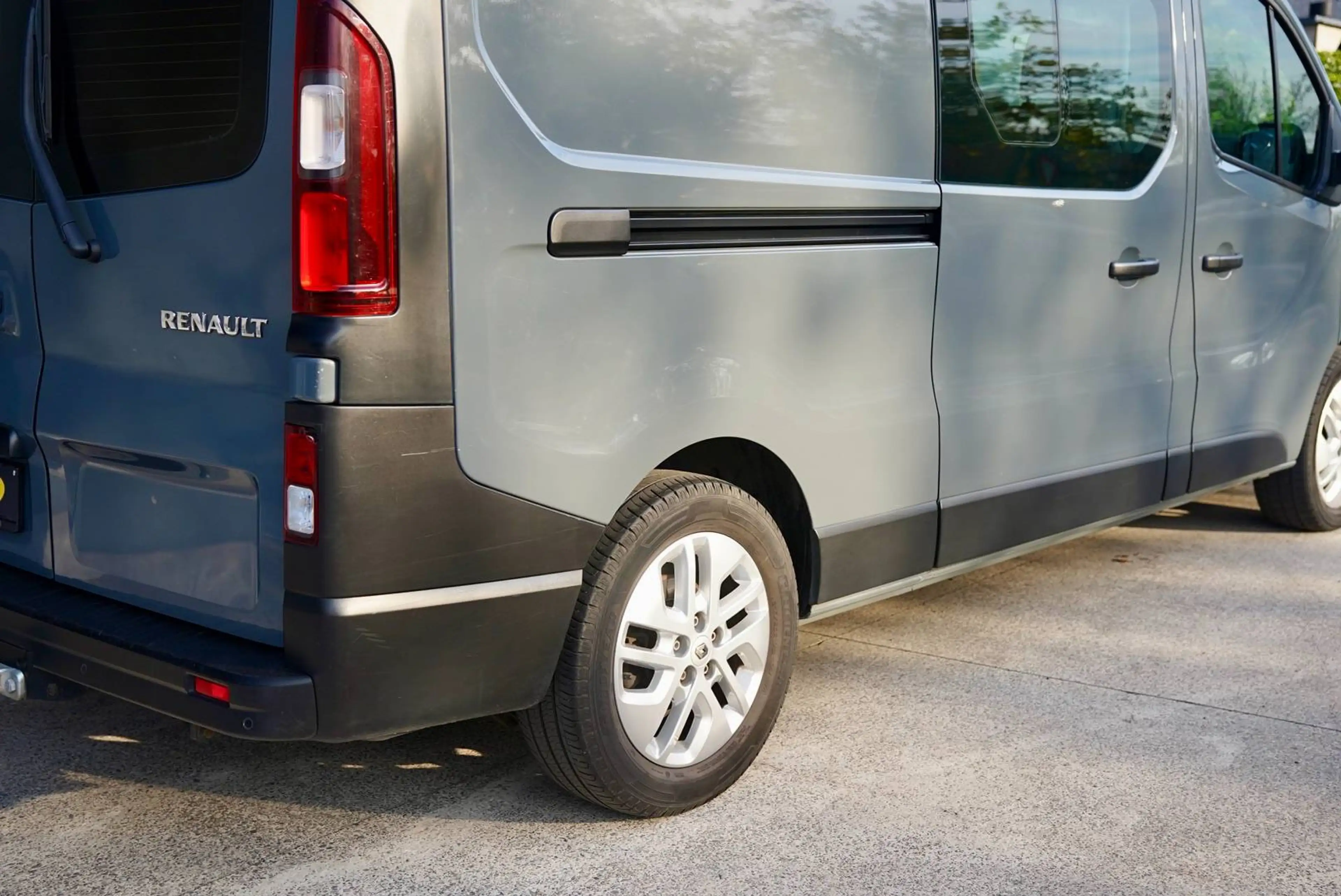 Renault Trafic 2.0 dCi 29 6 plaatsen lichte vracht — photo 7