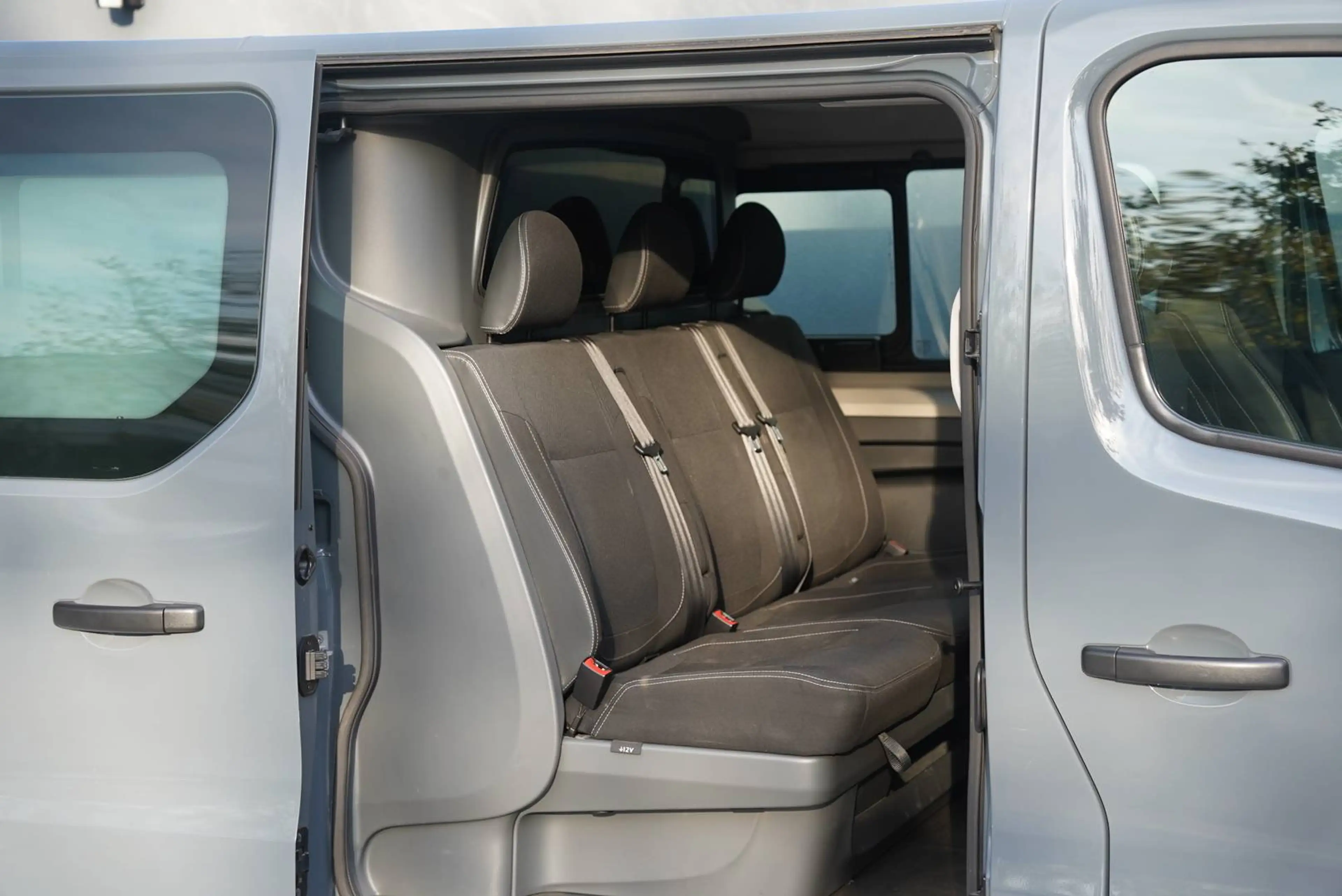 Renault Trafic 2.0 dCi 29 6 plaatsen lichte vracht — photo 33