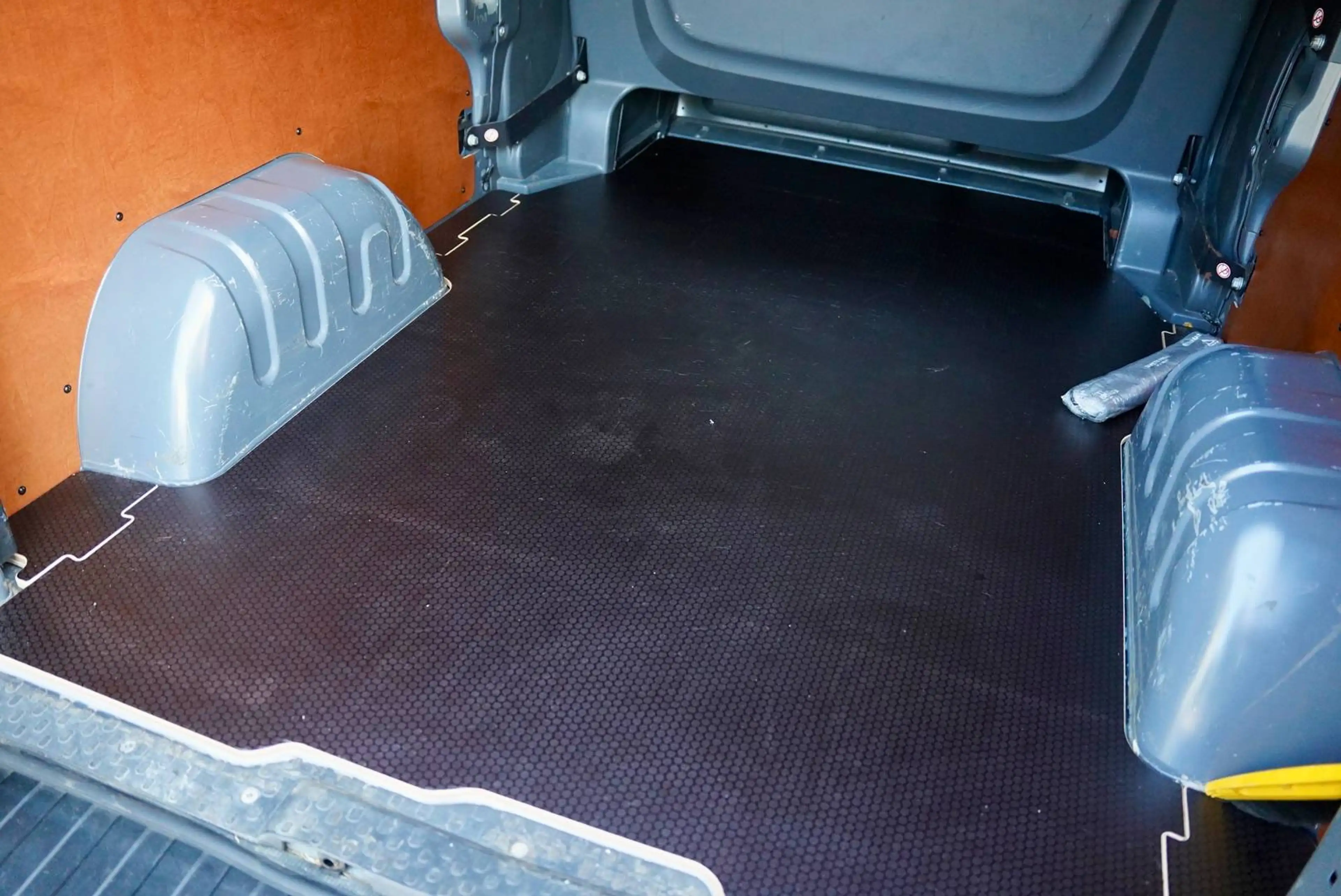 Renault Trafic 2.0 dCi 29 6 plaatsen lichte vracht — photo 36