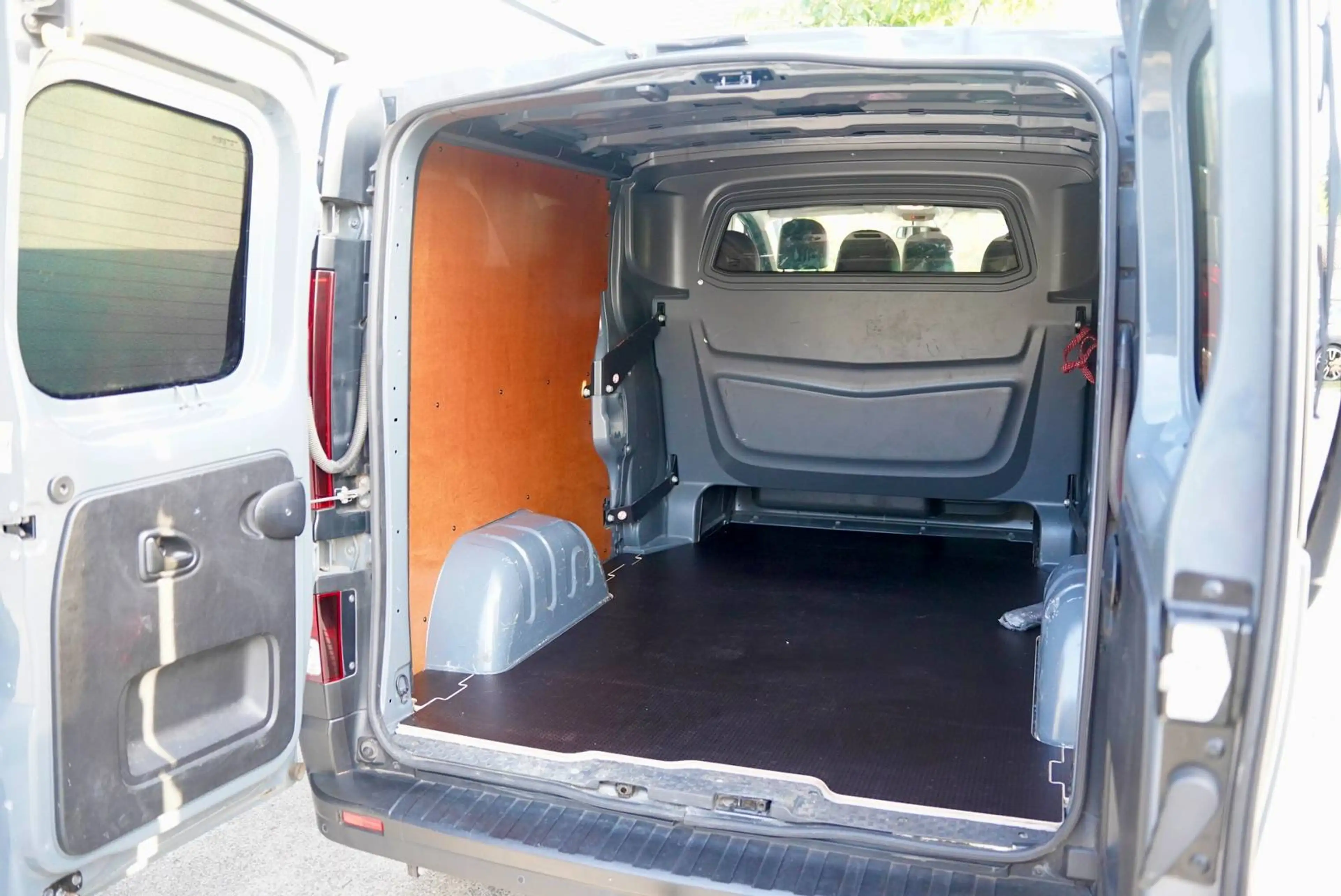 Renault Trafic 2.0 dCi 29 6 plaatsen lichte vracht — photo 37