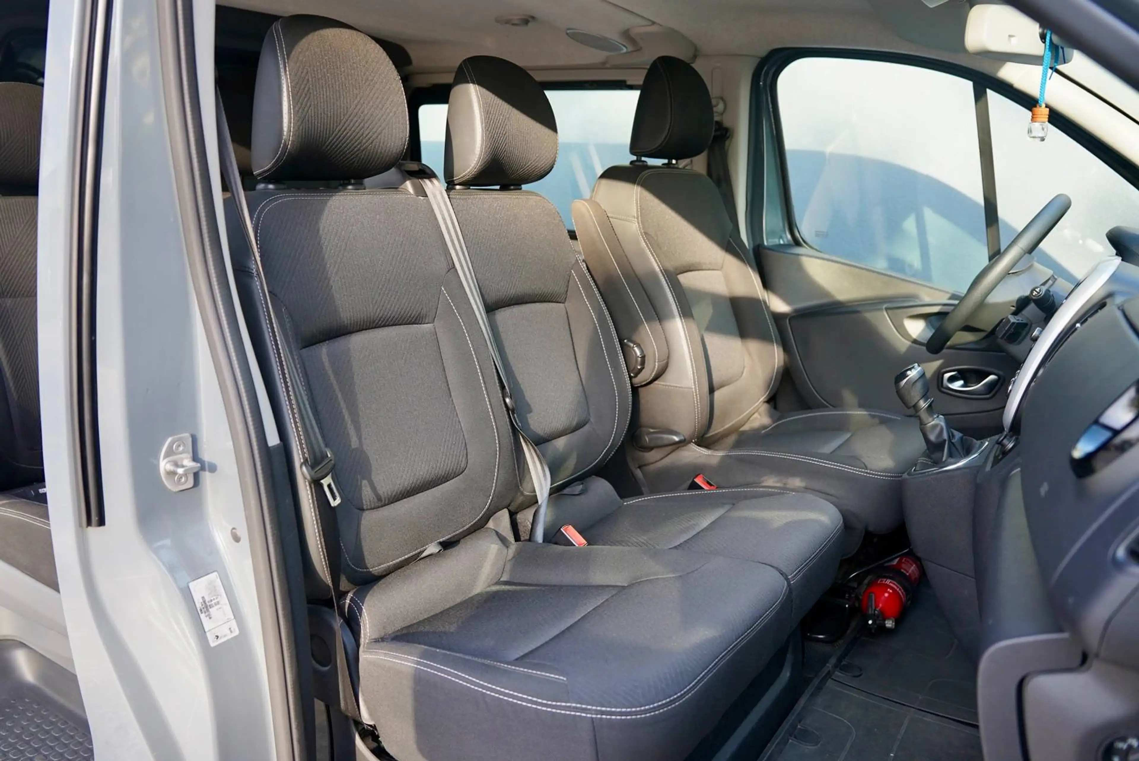 Renault Trafic 2.0 dCi 29 6 plaatsen lichte vracht — photo 34