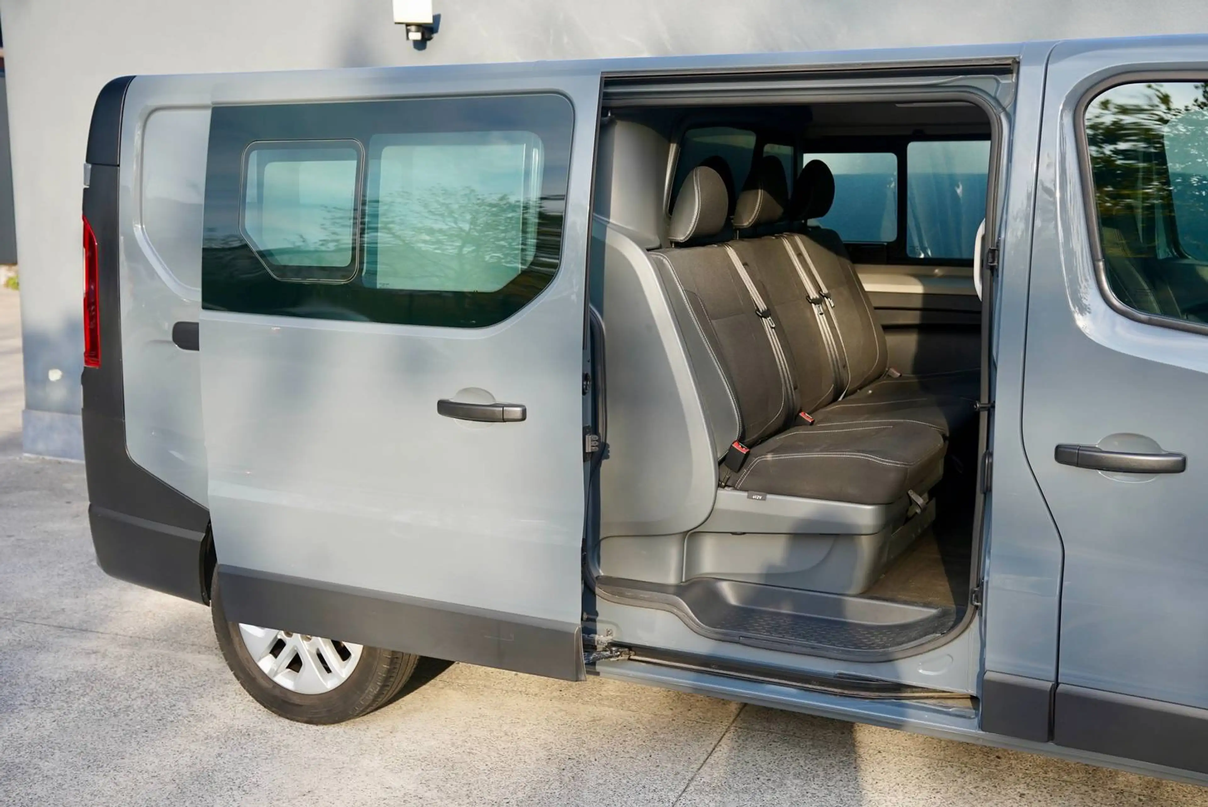 Renault Trafic 2.0 dCi 29 6 plaatsen lichte vracht — photo 27