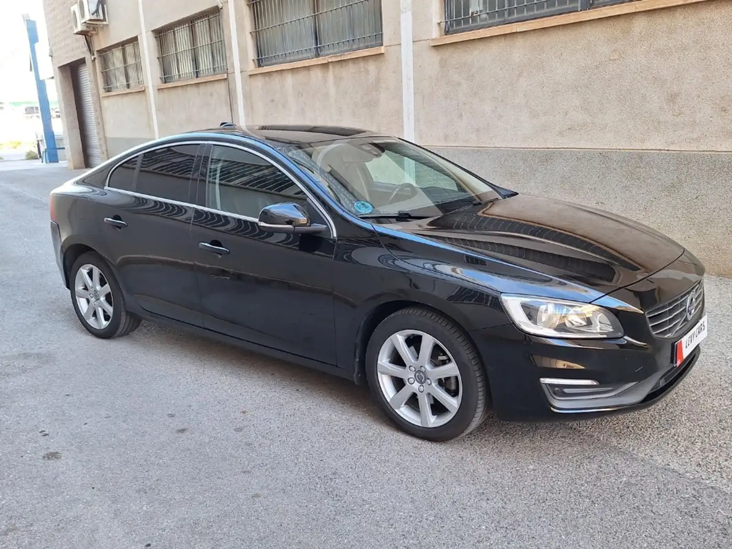Volvo S60 D2 Momentum Aut. 120 Negro - 2