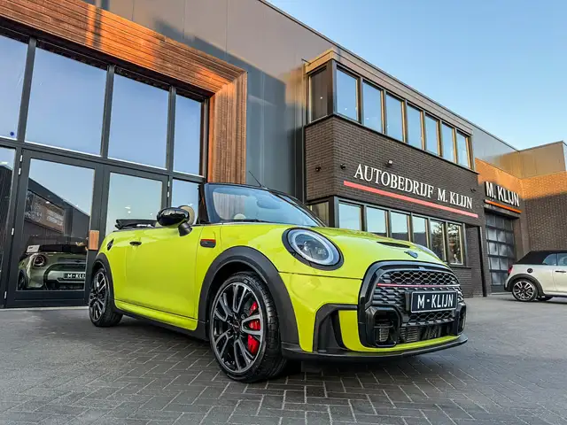 MINI John Cooper Works Cabrio Mini 2.0 JCW Pack 231pk/Zesty Yellow/Manual/Camera