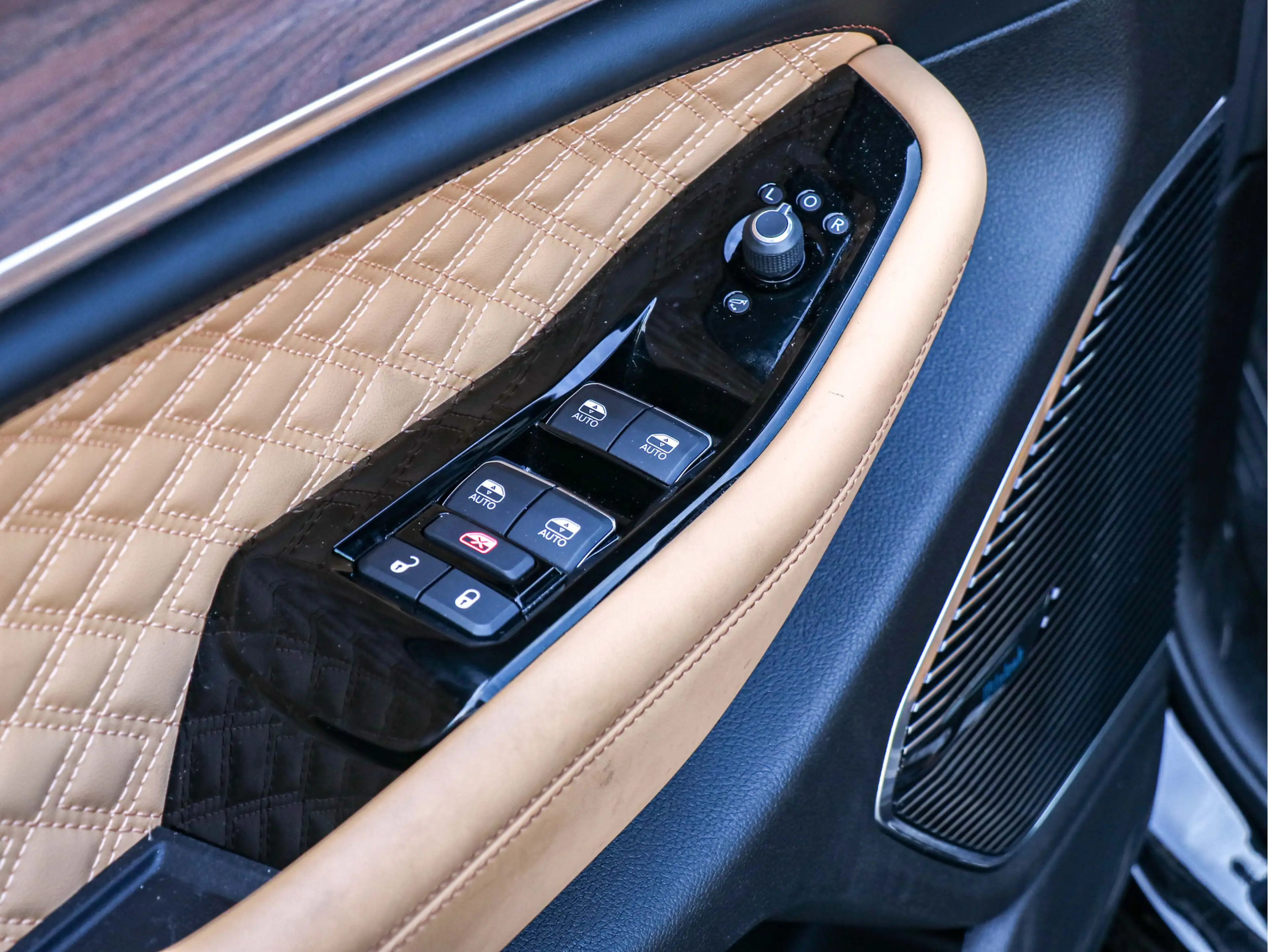 Jeep Grand Cherokee | Prins LPG | Night Edition 5.7L Hemi V8 — photo 10