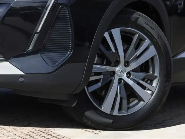 Peugeot 3008 view 5