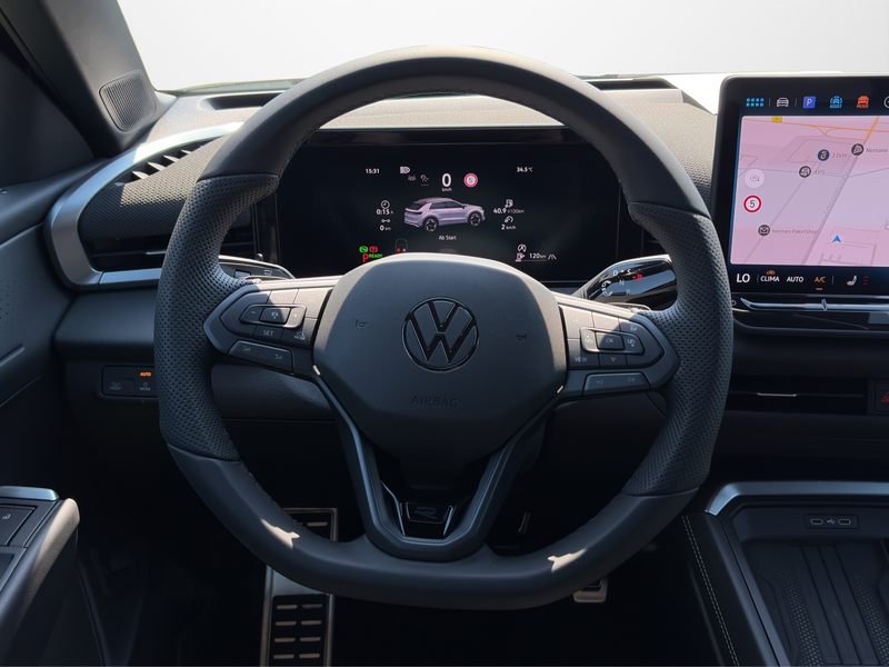 Volkswagen T-Roc 1.5 eTSI DSG R-Line IQ Light — photo 10