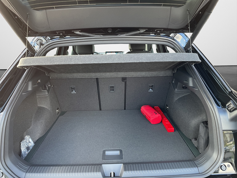Volkswagen T-Roc 1.5 eTSI DSG R-Line IQ Light — photo 13