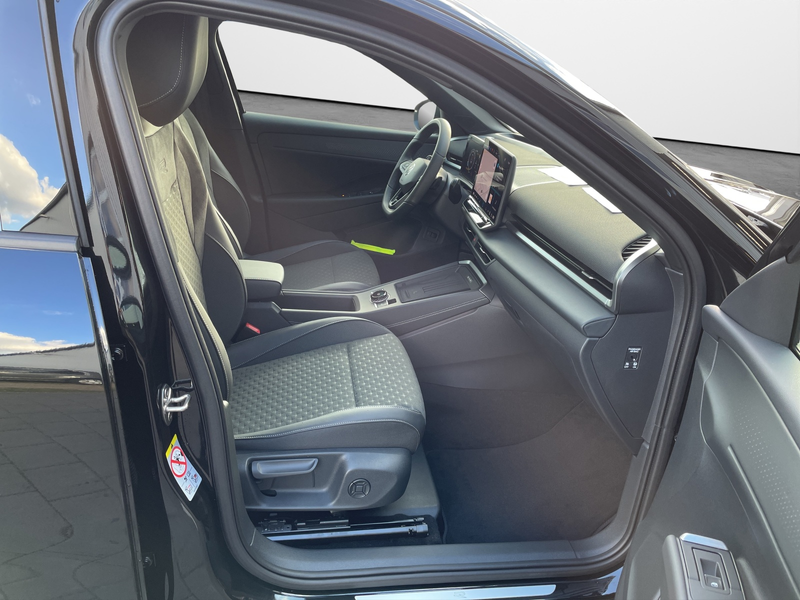 Volkswagen T-Roc 1.5 eTSI DSG R-Line IQ Light — photo 14