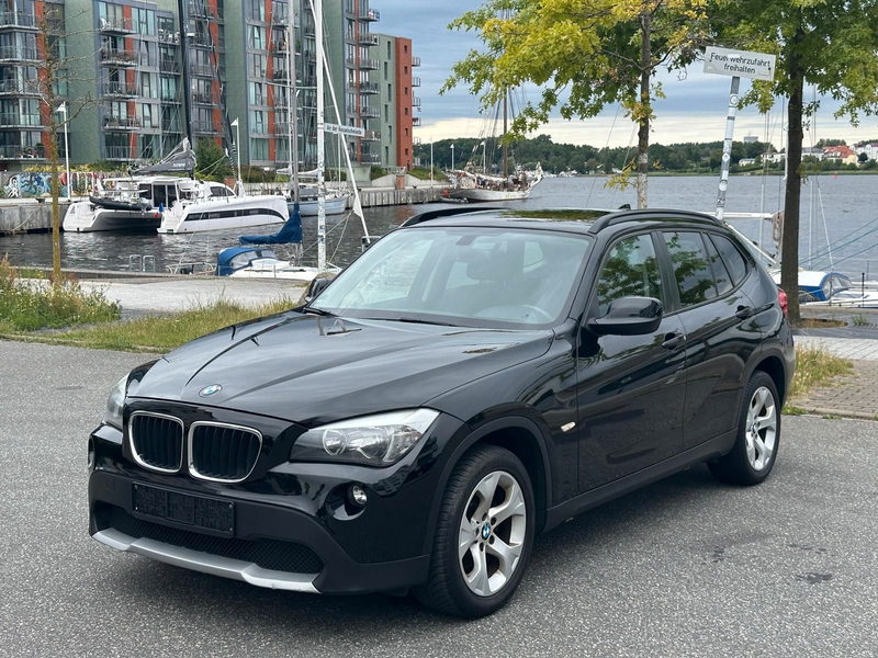 BMW X1 sDrive 18 i Panorama, Navi, AHK. — photo 2