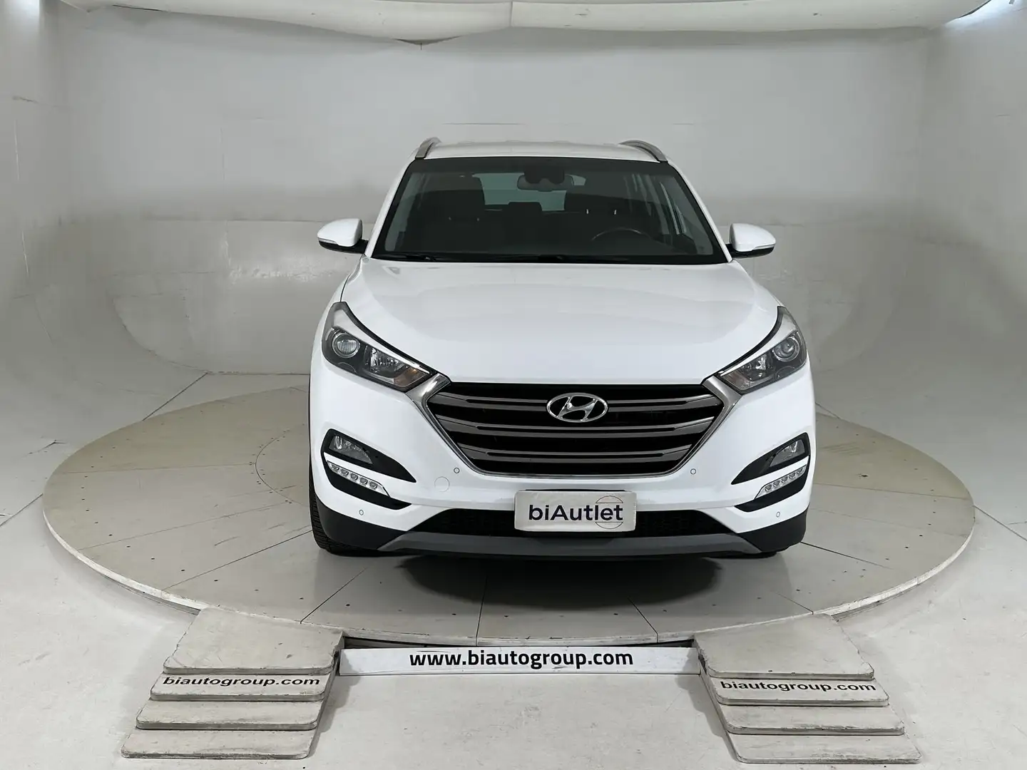 Hyundai TUCSON 2015 Diesel 1.7 crdi Xpossible 2wd 115cv Weiß - 2
