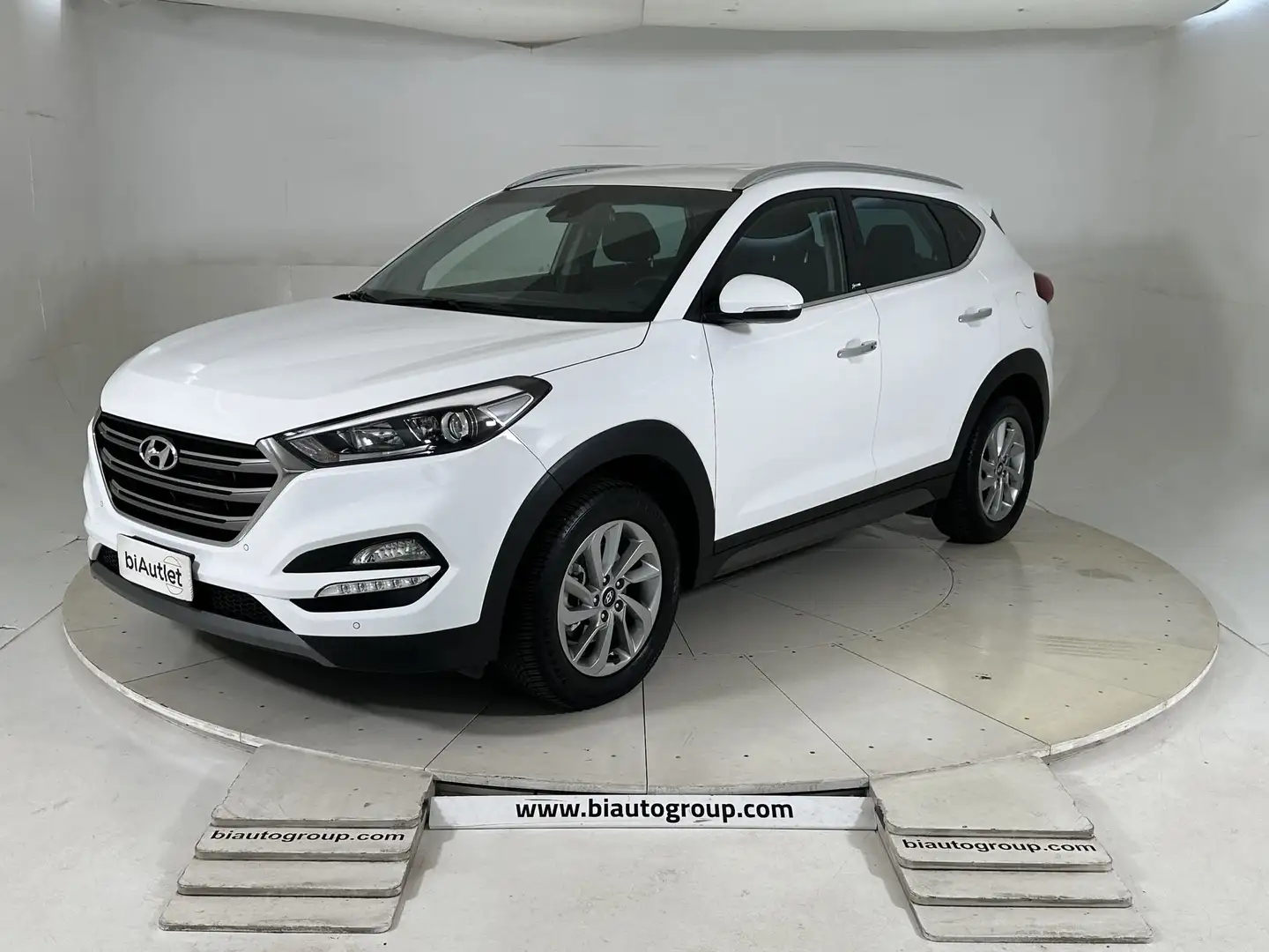 Hyundai TUCSON 2015 Diesel 1.7 crdi Xpossible 2wd 115cv Weiß - 1