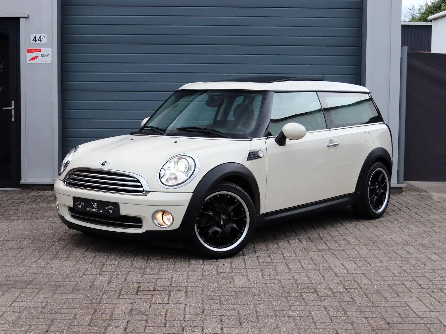 MINI Cooper Clubman Clubman R55 - Chili - Pano Xenon Leder Blanc - 1