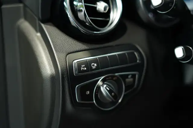 Mercedes-Benz 250 view 25