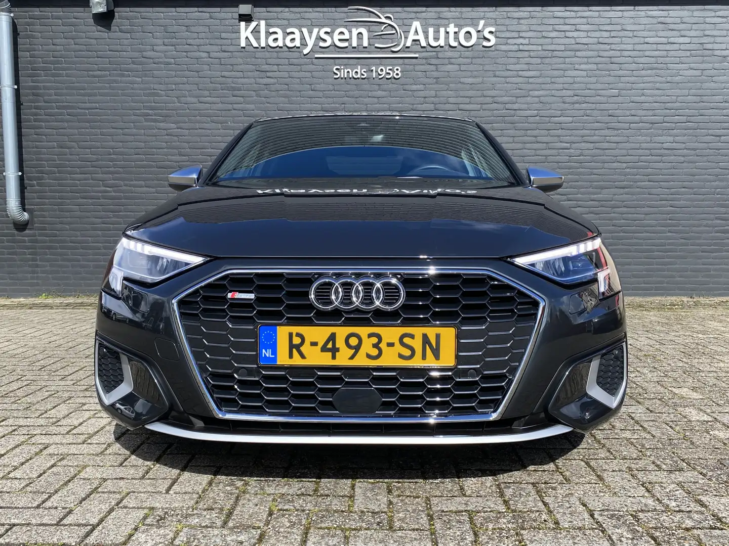 Audi A3 Limousine 35 TFSI 150 pk S Line AUT. | 1e eigenaar Grijs - 2