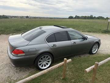 745i