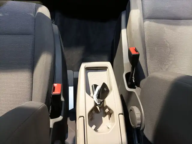 Volkswagen Multivan view 13