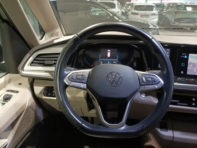 Volkswagen Multivan view 10