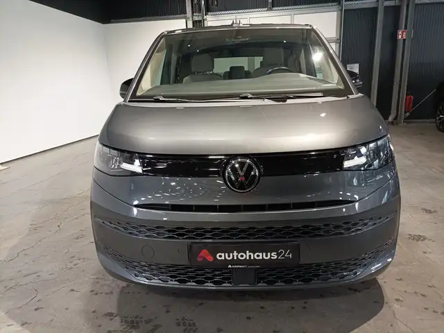 Volkswagen Multivan view 2