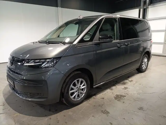 Volkswagen Multivan view 3