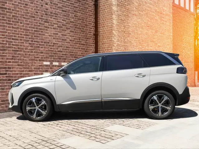 Peugeot 5008 view 3