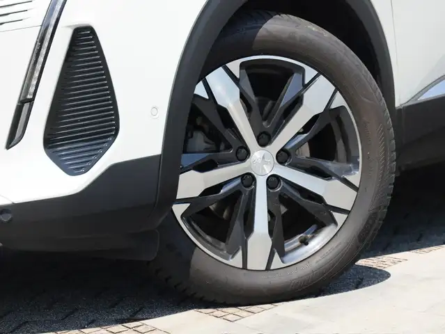 Peugeot 5008 view 5