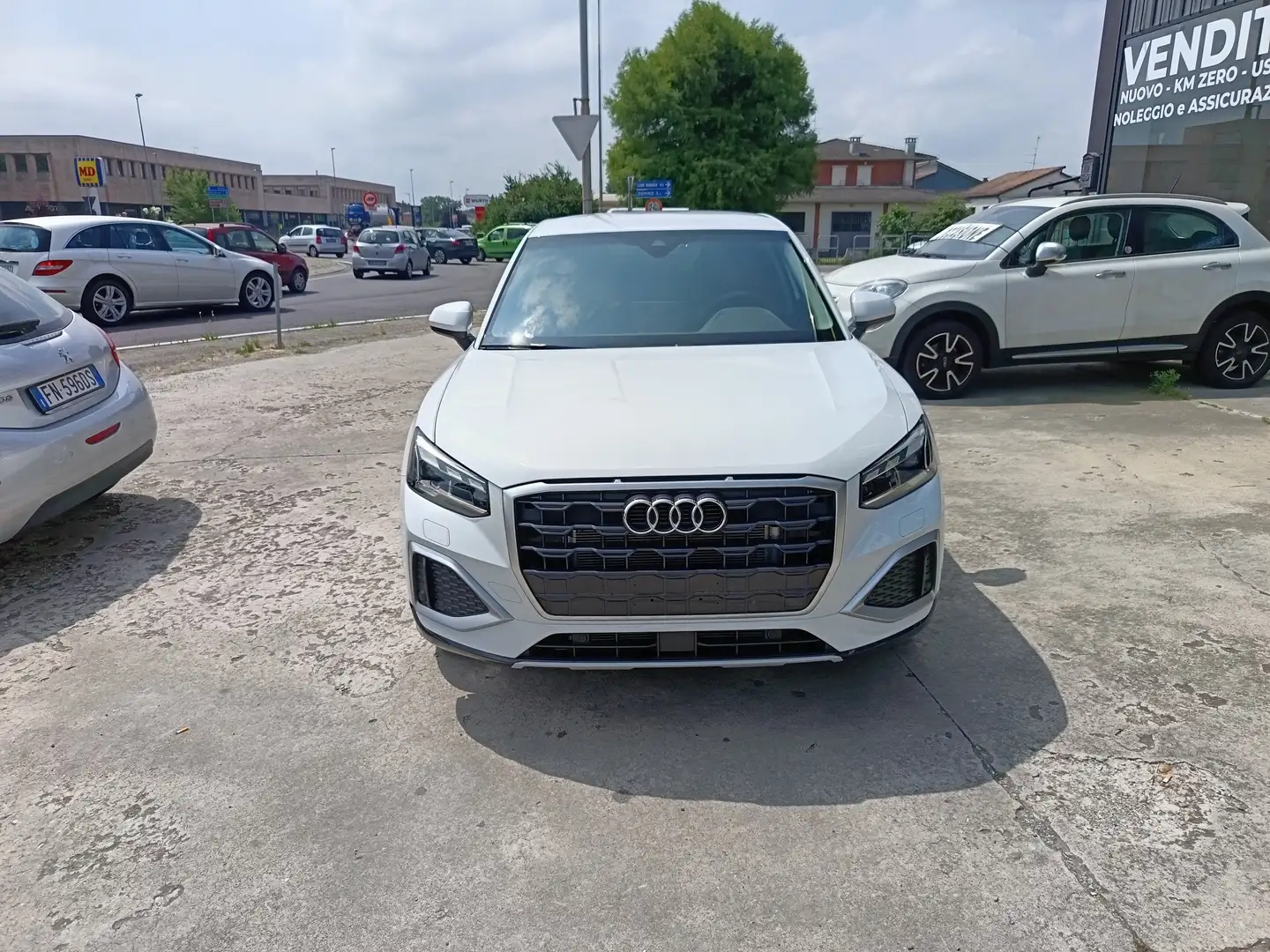 Audi Q2 35 1.5 tfsi Business Advanced s-tronic Bílá - 1