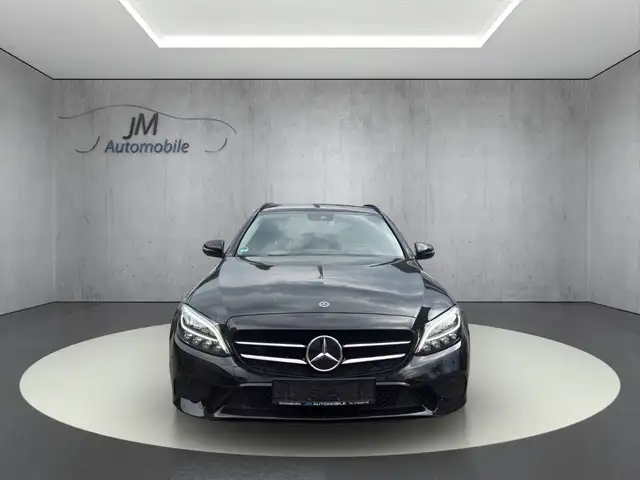 Mercedes-Benz 300 view 2