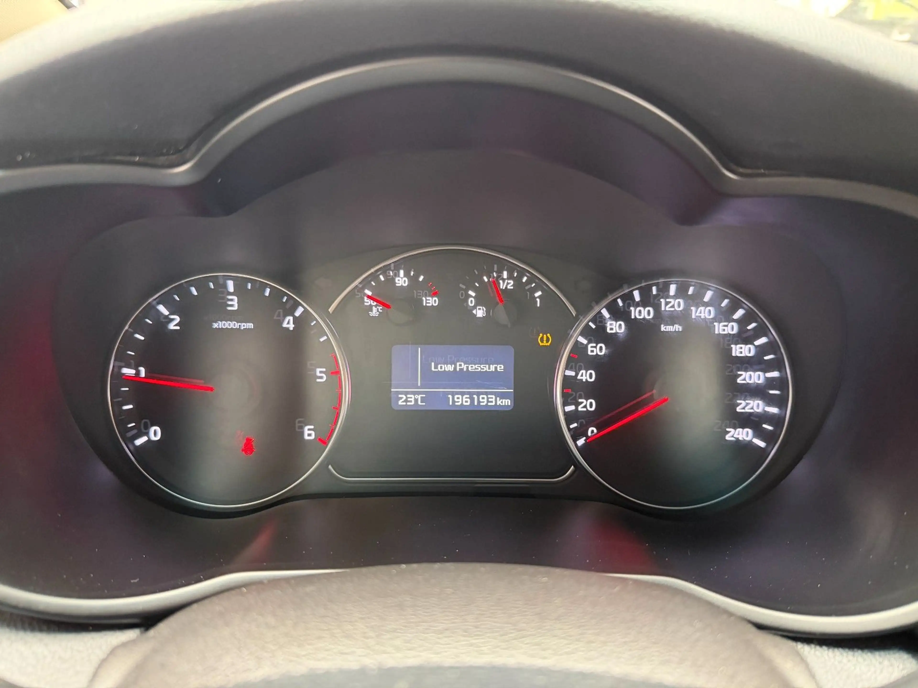 Kia Carens Vision — photo 8