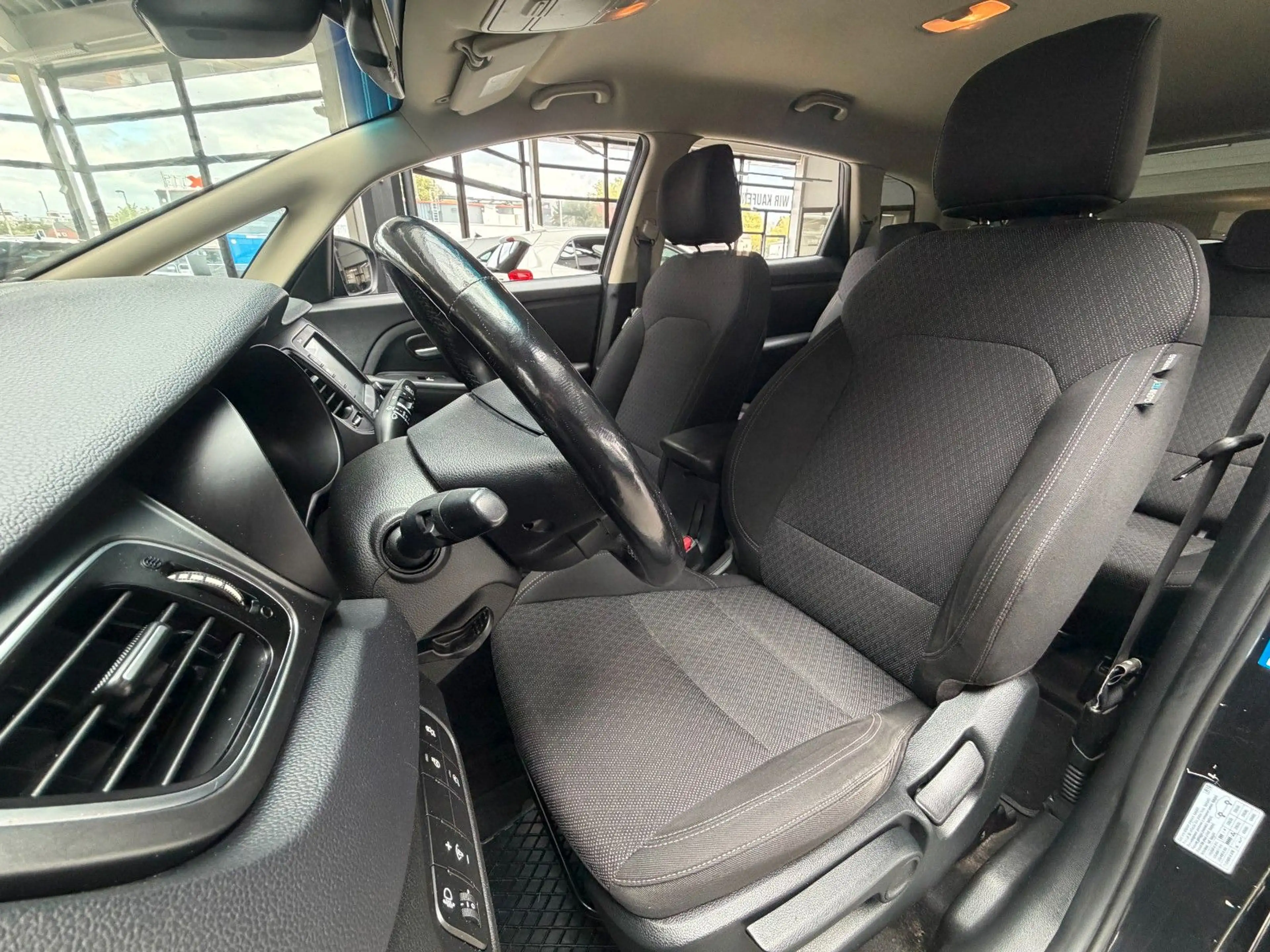 Kia Carens Vision — photo 13