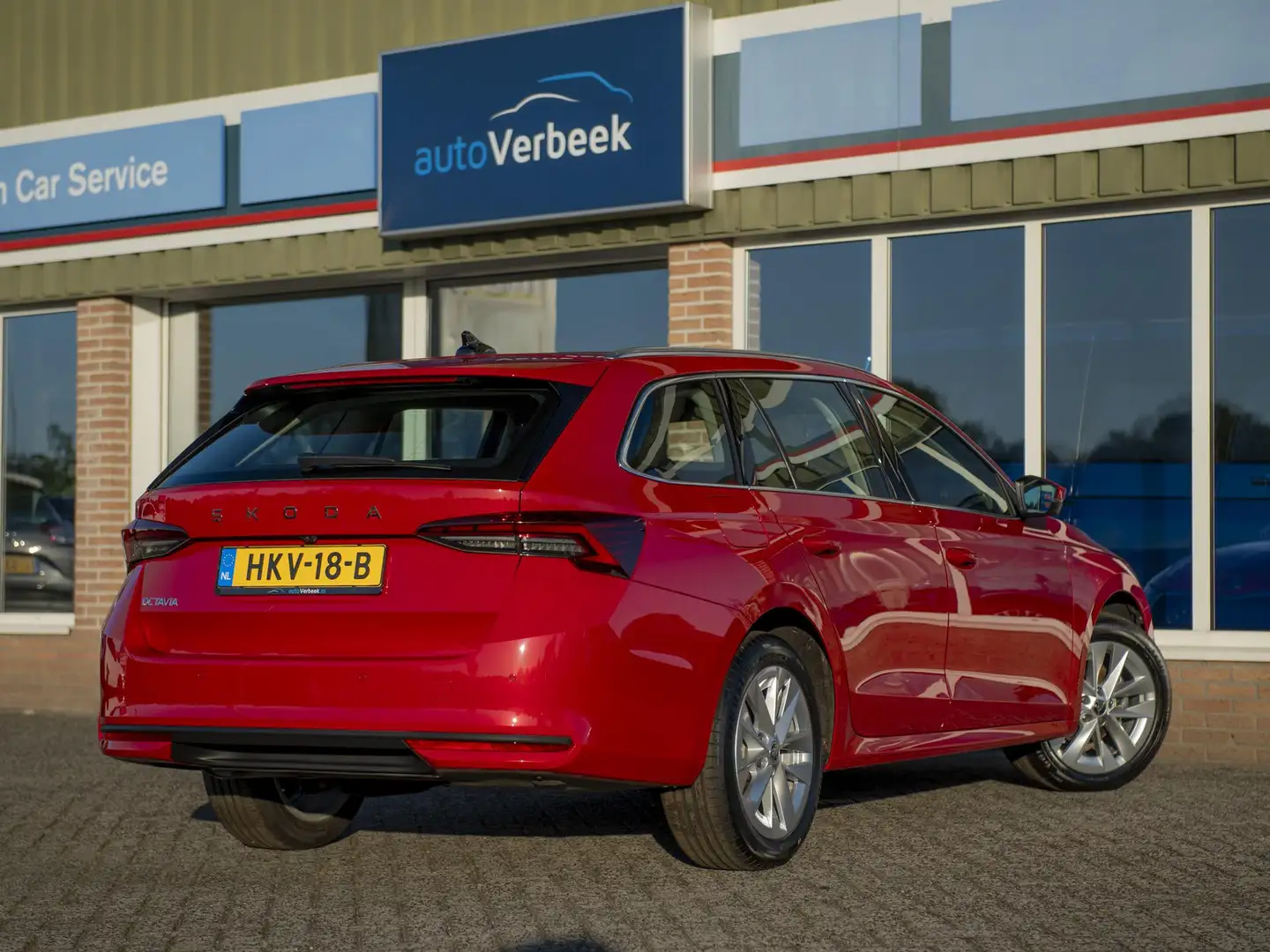 Skoda Octavia Combi 1.5 TSI MHEV Business Edition Plus | Matrix Rood - 2