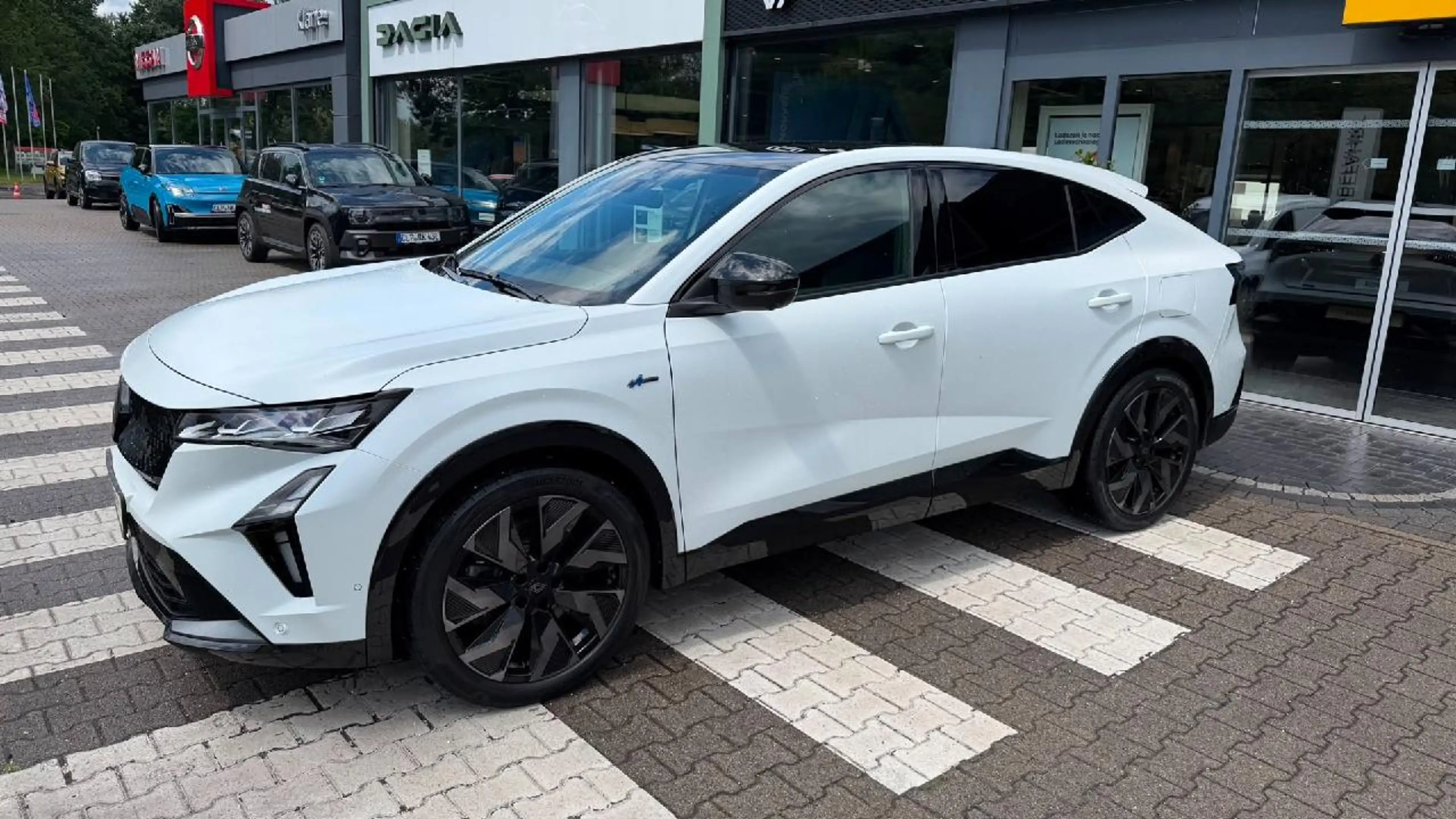 Renault Rafale 300 E-Tech Plug-in Hybrid 4x4 Esprit Alpine — photo 2