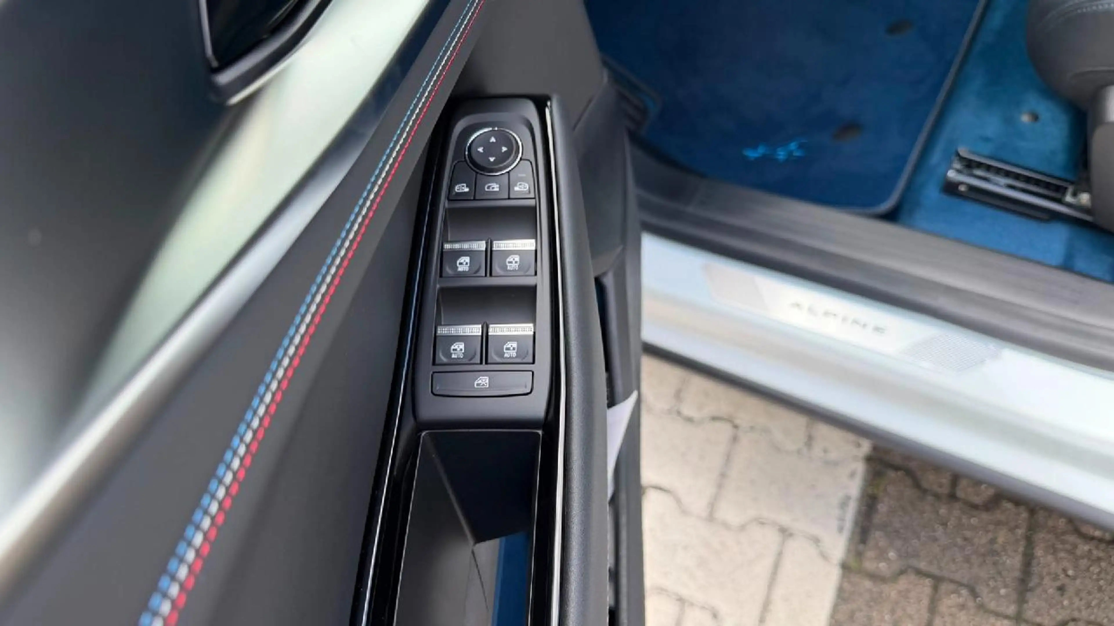 Renault Rafale 300 E-Tech Plug-in Hybrid 4x4 Esprit Alpine — photo 15