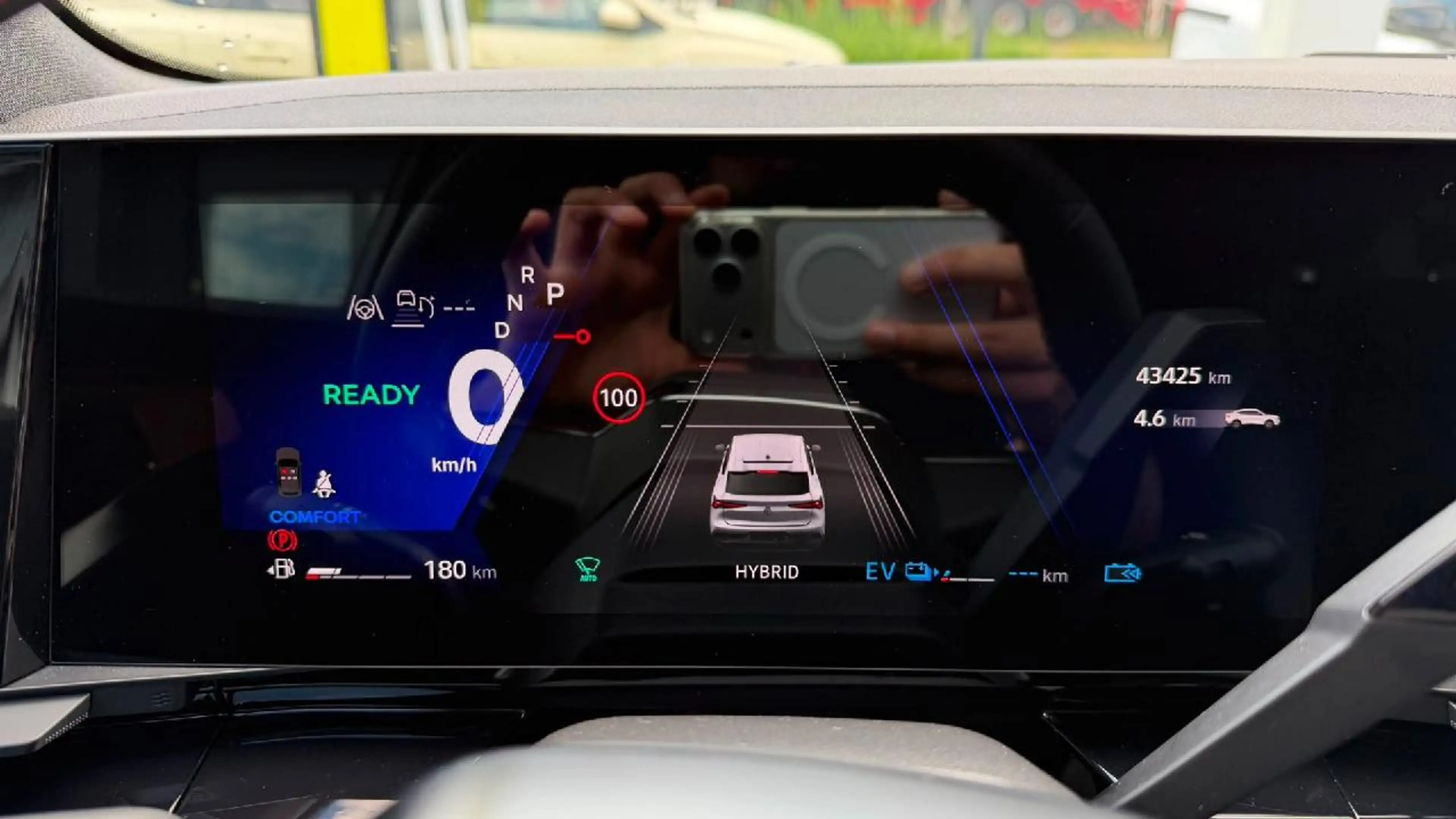 Renault Rafale 300 E-Tech Plug-in Hybrid 4x4 Esprit Alpine — photo 11