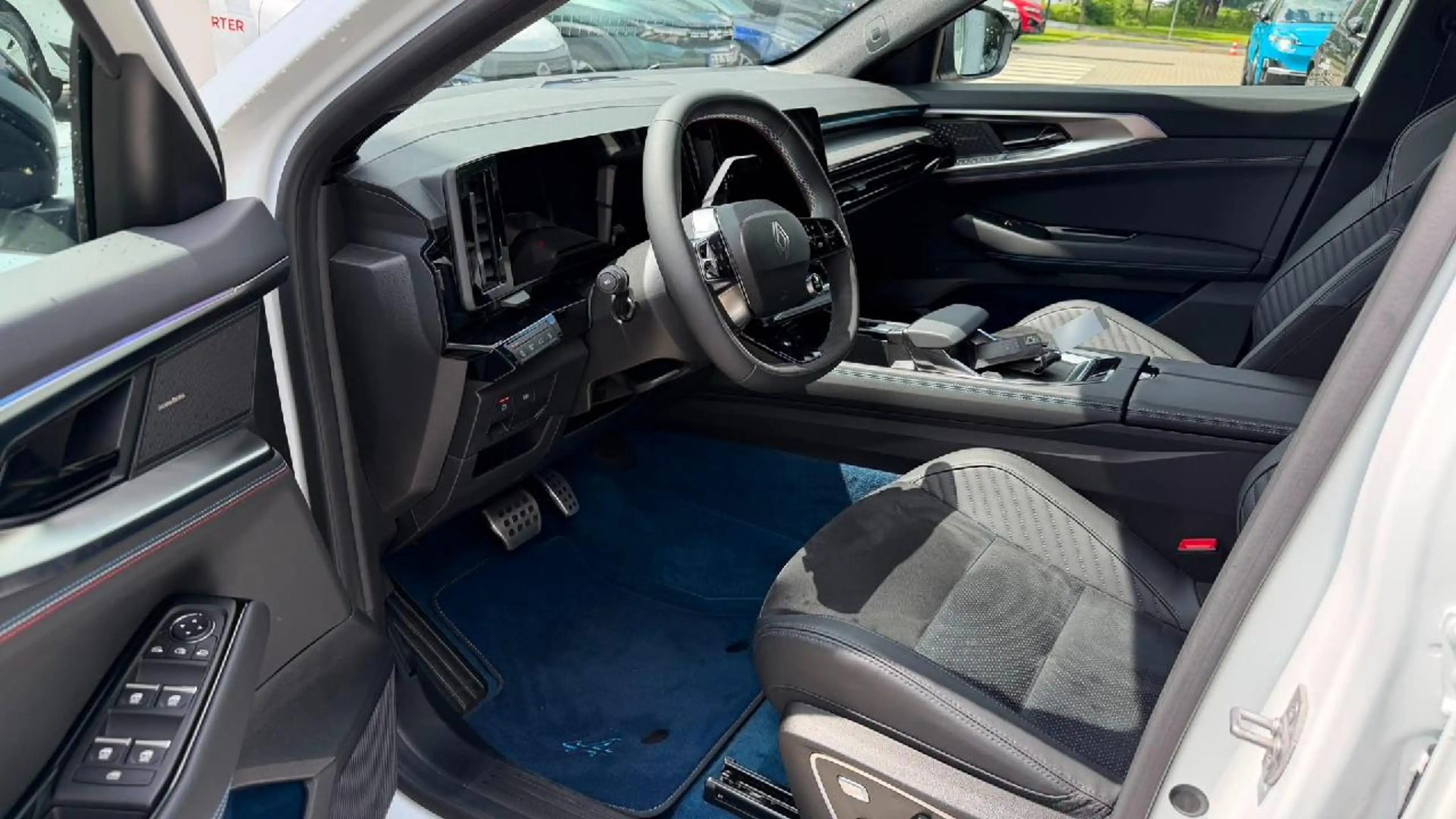 Renault Rafale 300 E-Tech Plug-in Hybrid 4x4 Esprit Alpine — photo 8